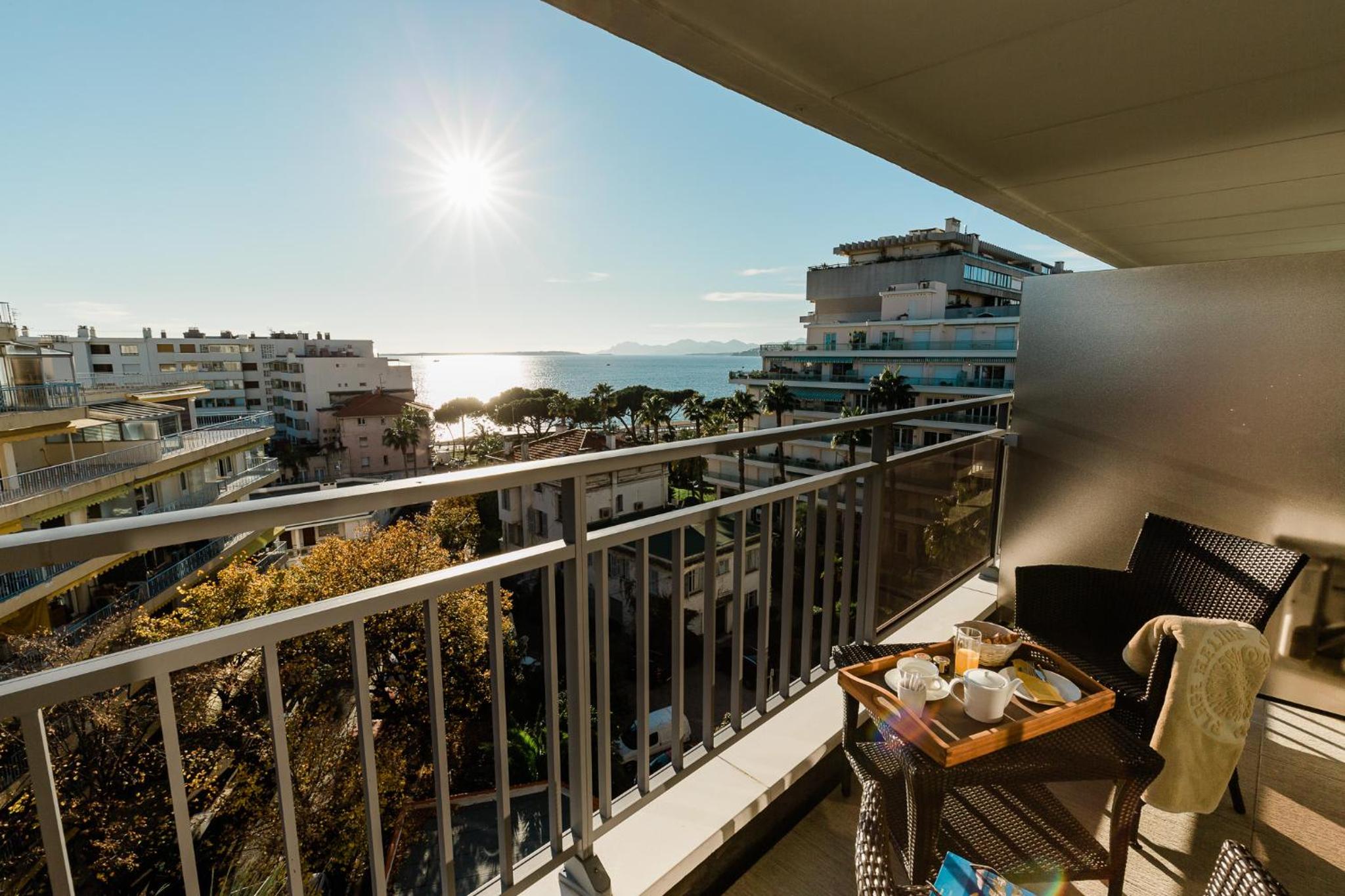Deluxe Room with Sea View - Photo 8