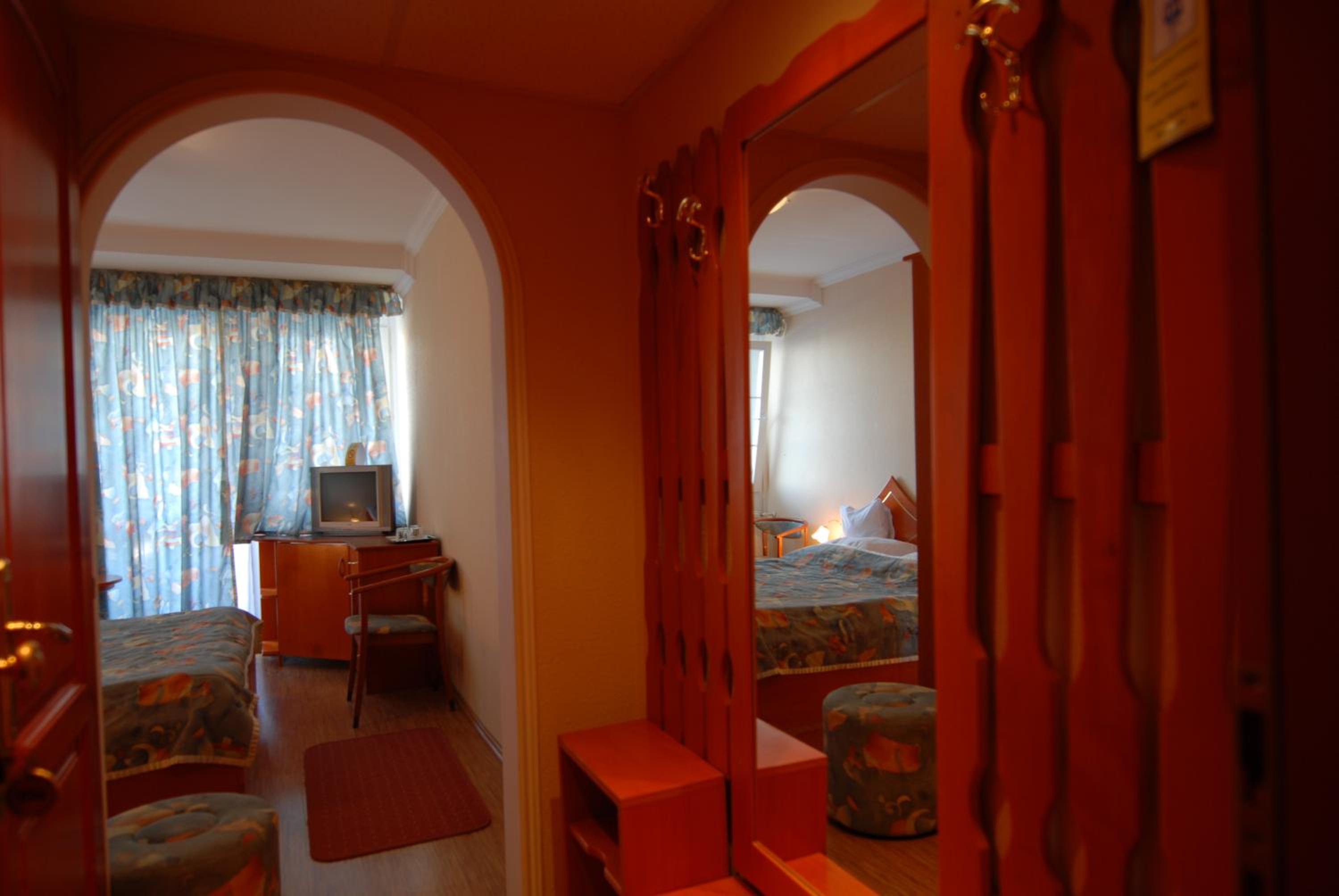 Suite - Photo 2