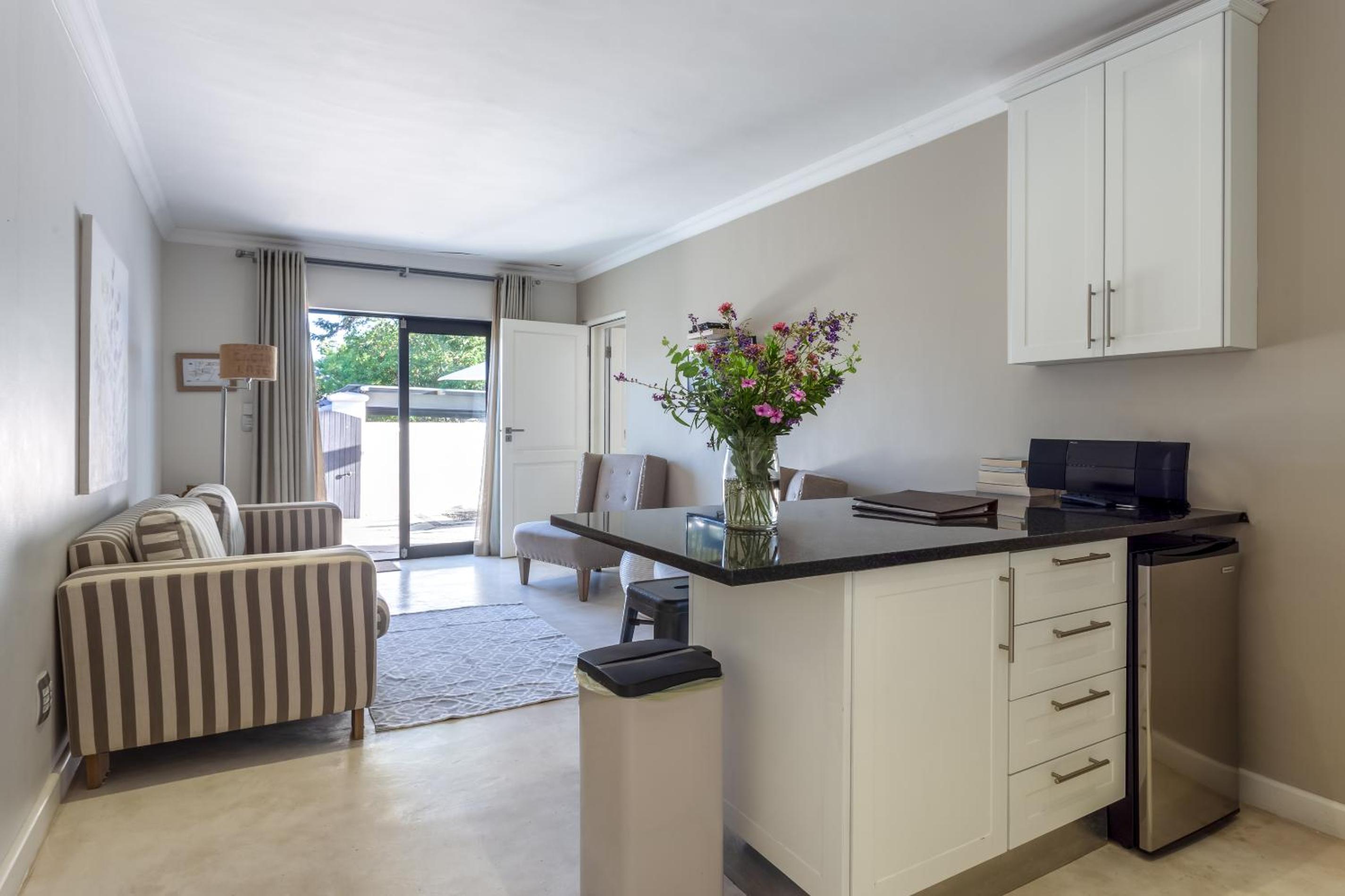 Courtyard Suite - Photo 2