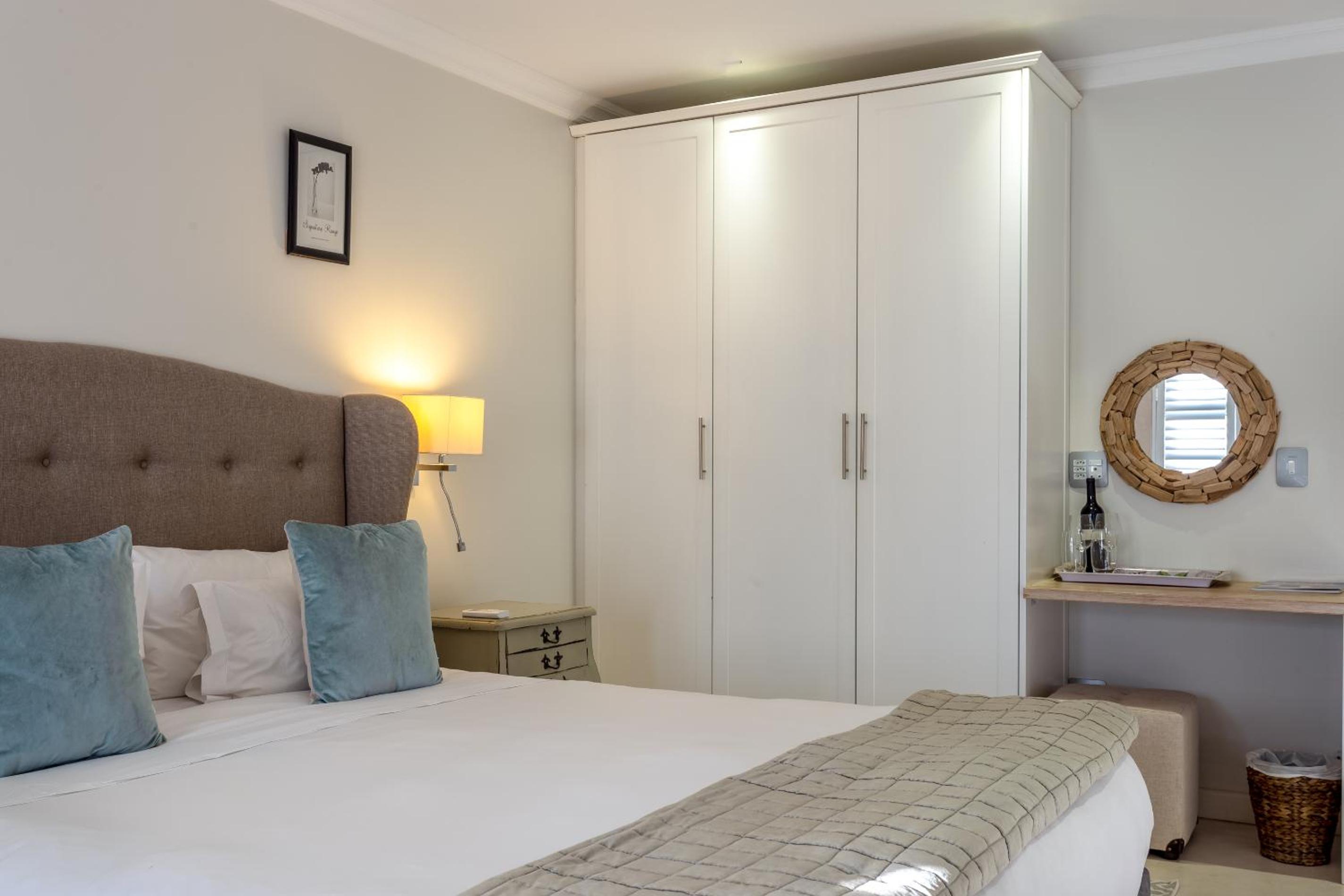 Courtyard Suite - Photo 10