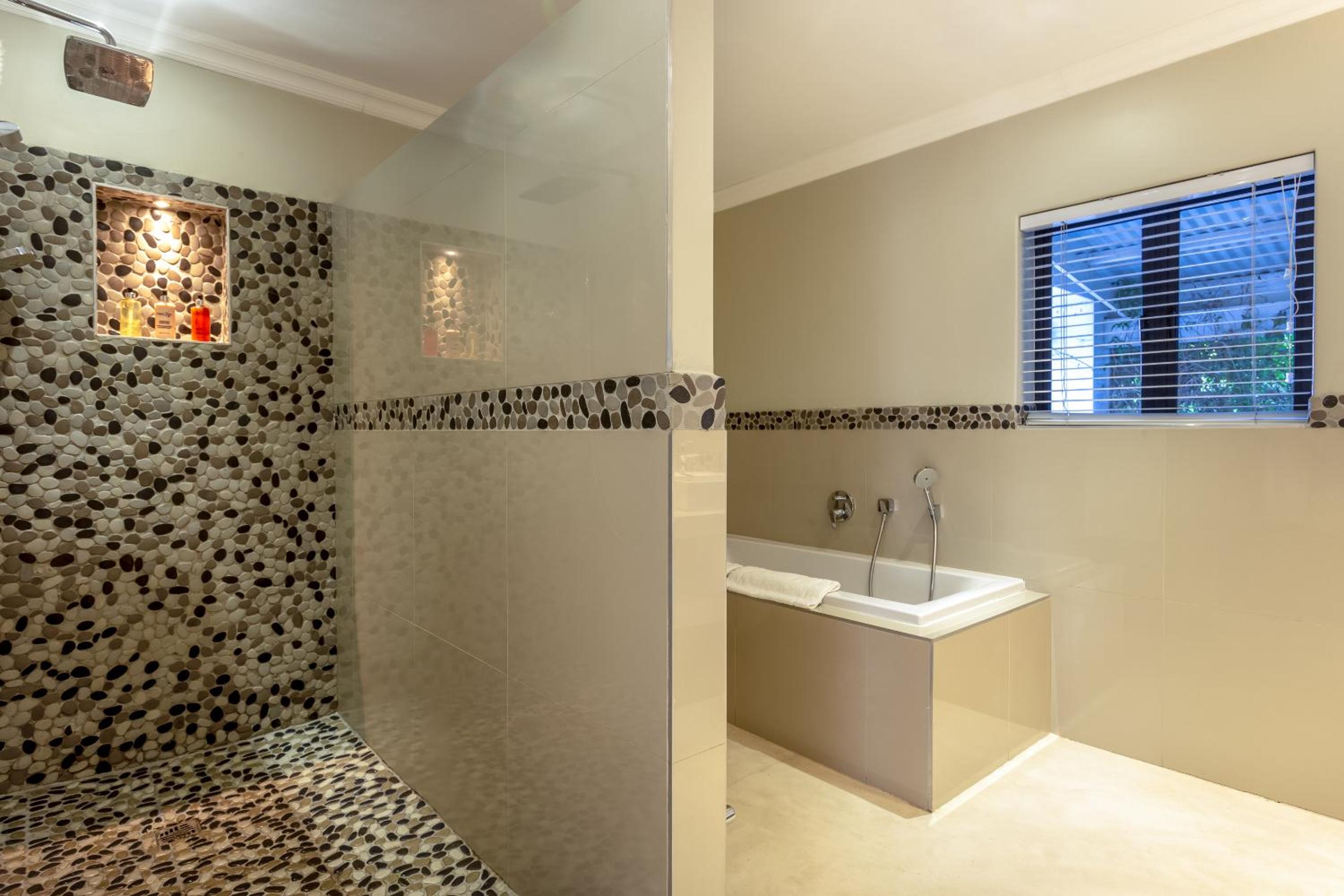 Courtyard Suite - Photo 17