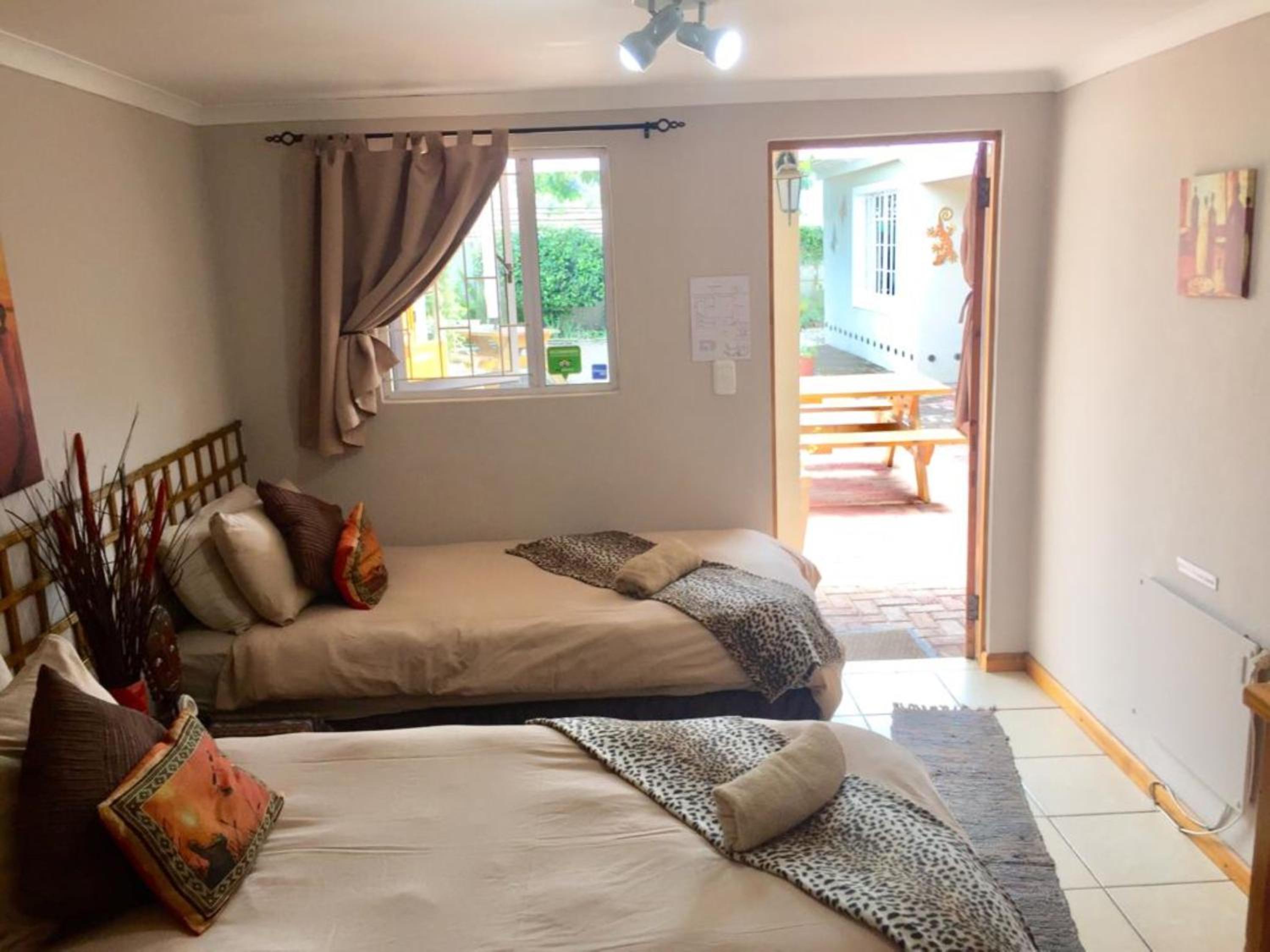 Double or Twin Room with Private Bathroom - Photo 5