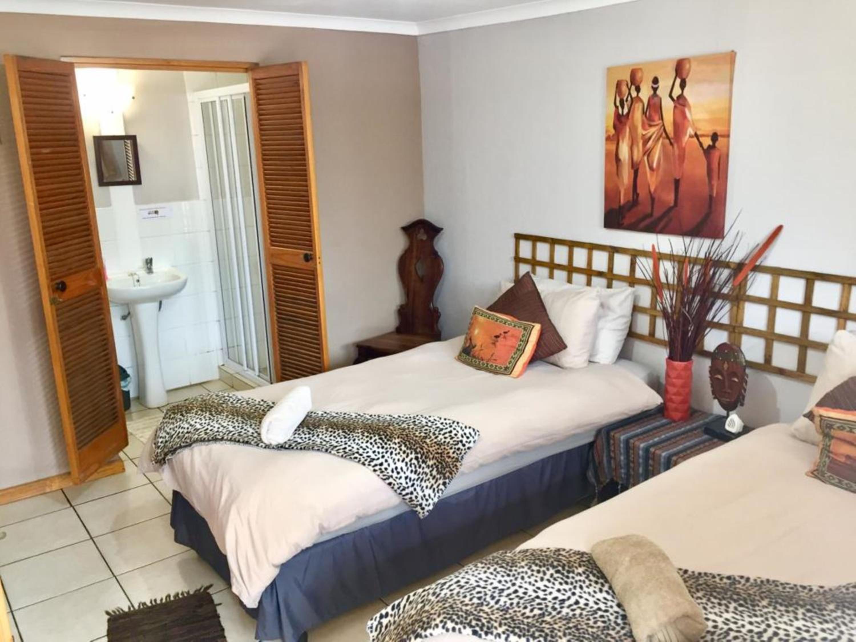 Double or Twin Room with Private Bathroom - Photo 21