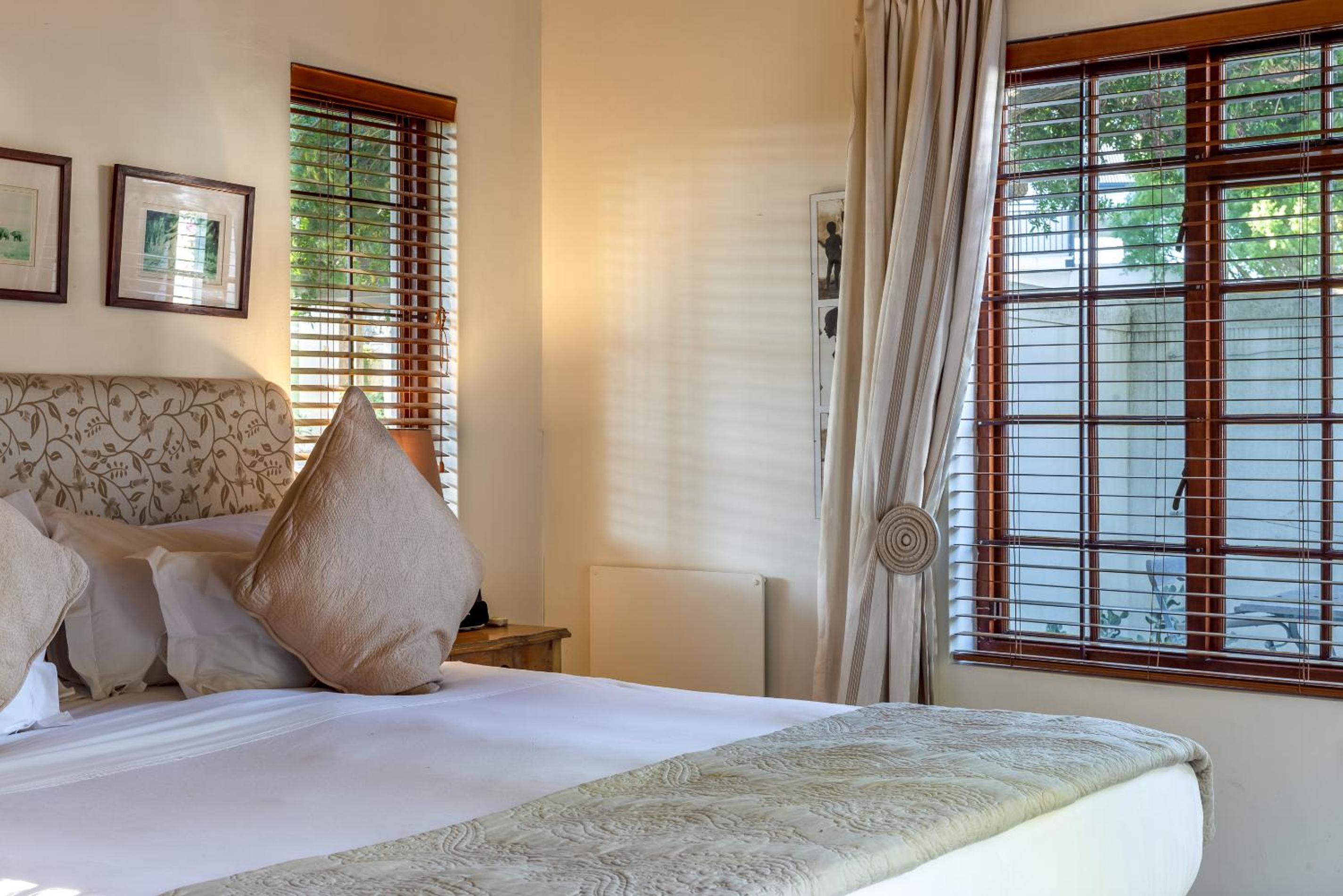 Deluxe Double Room - Downstairs - Photo 10