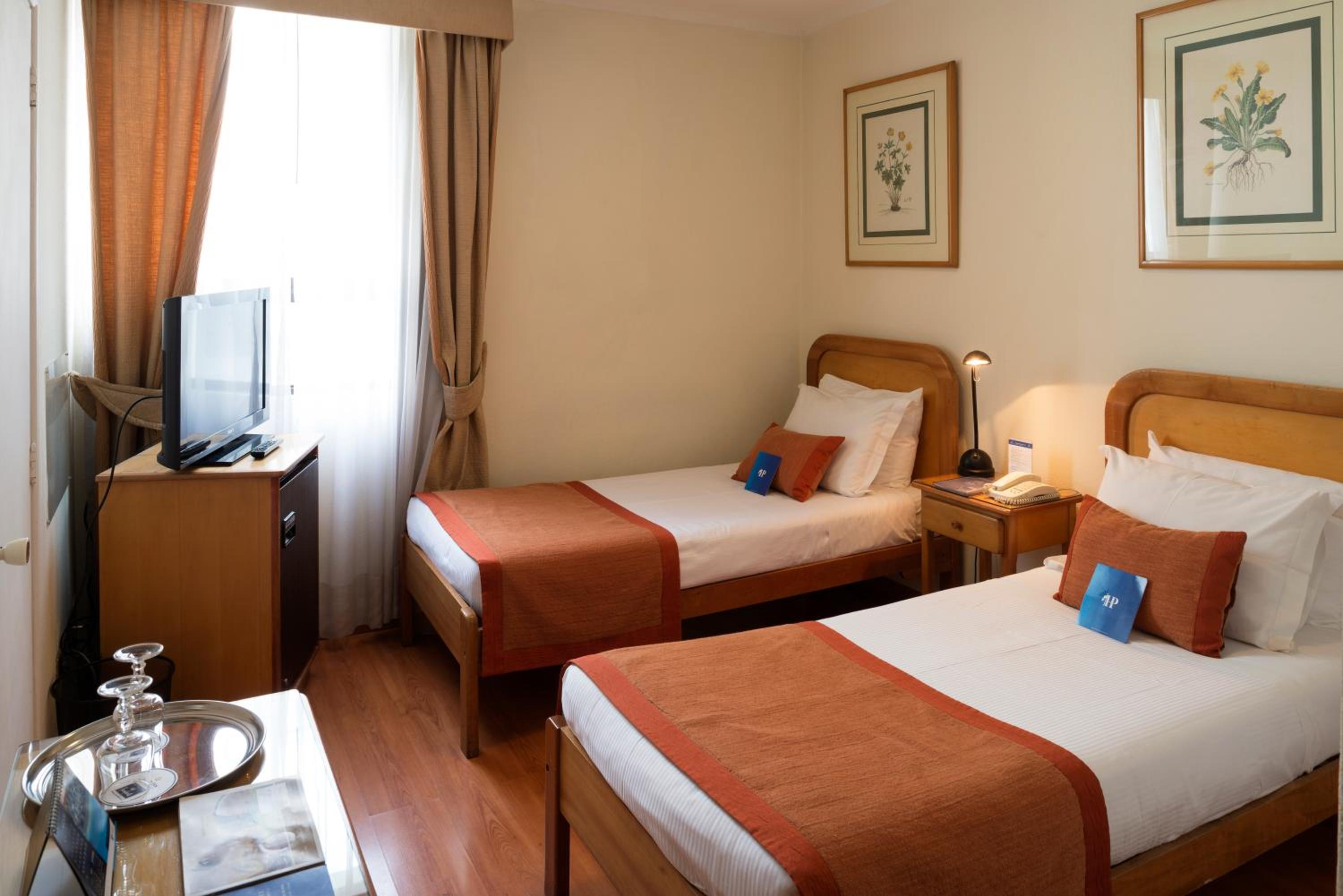 Hotel Canciller (ex-Hotel Presidente) — Standard Twin Room 12 mt2