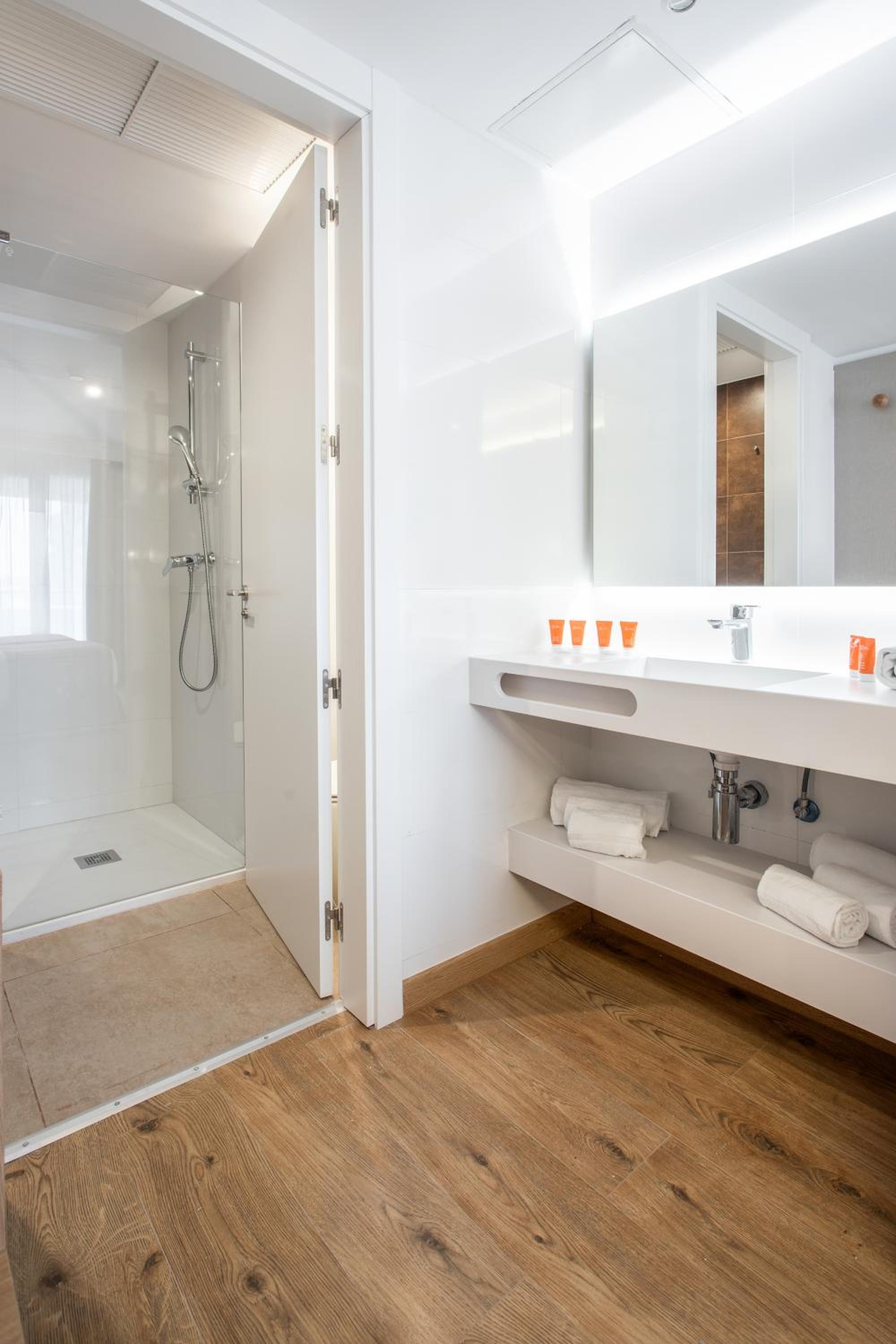  One-Bedroom Apartment (4 People) - Photo 9