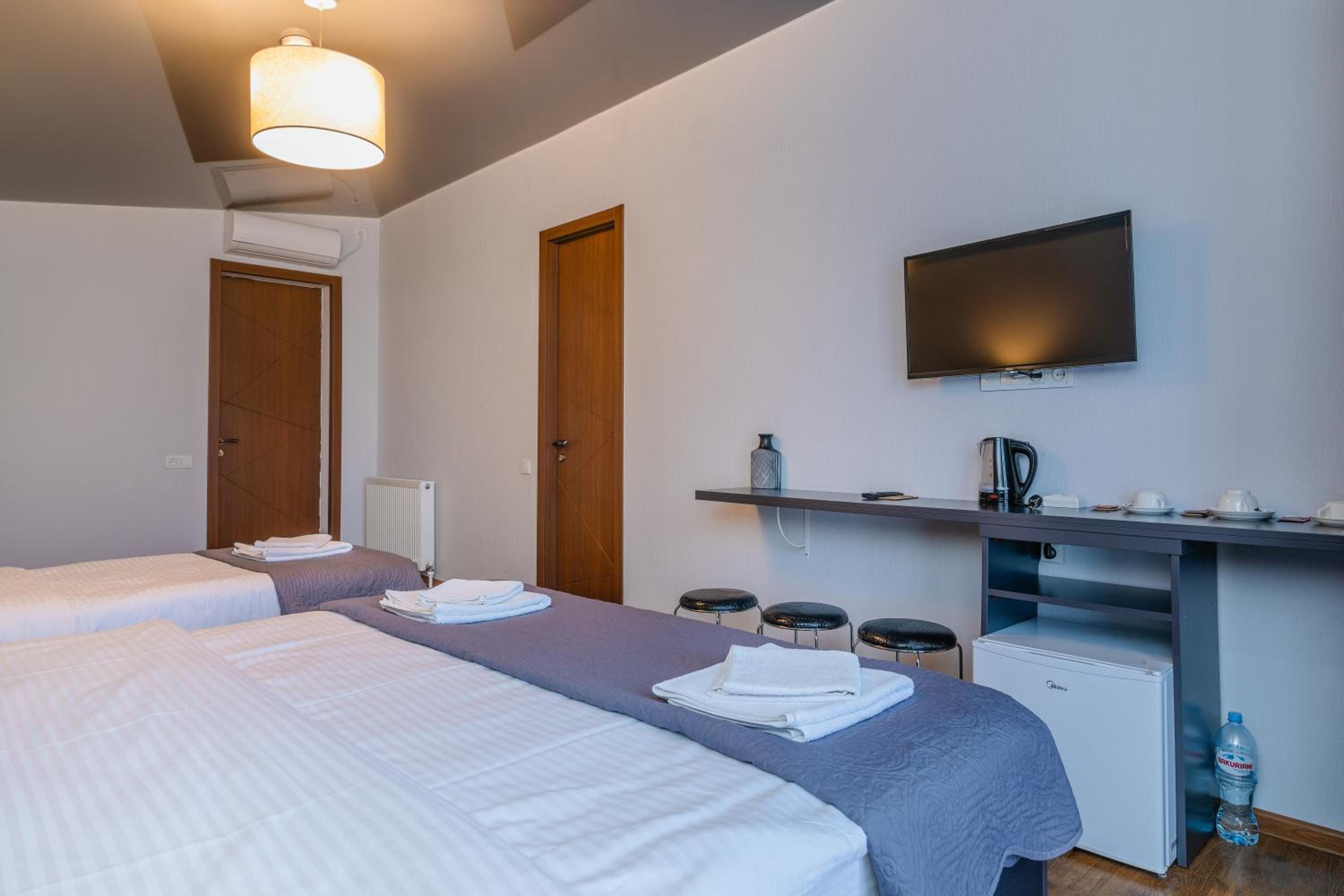 Quadruple Room with Mountain View photo 2