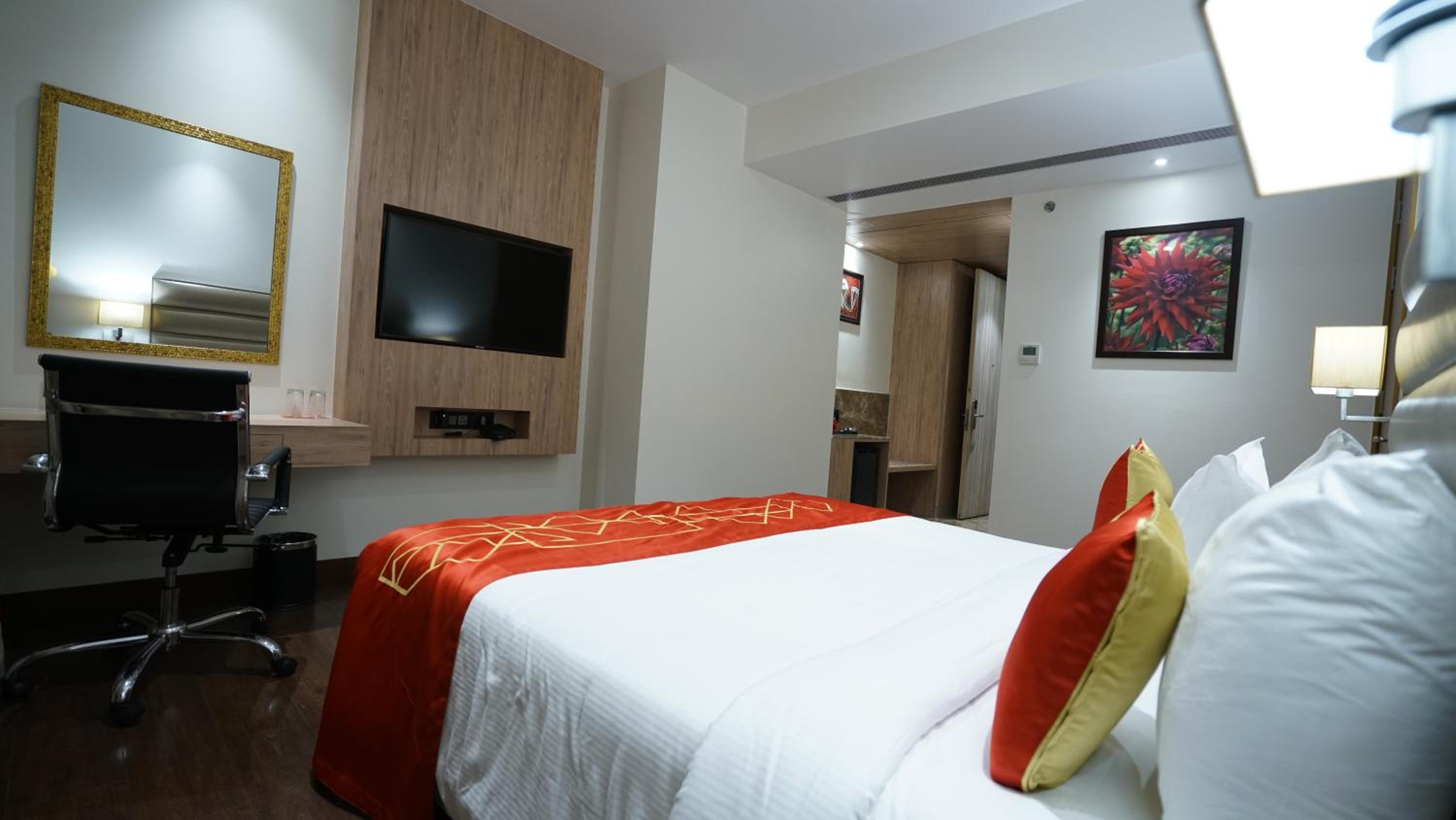 Superior King Room - Photo 3