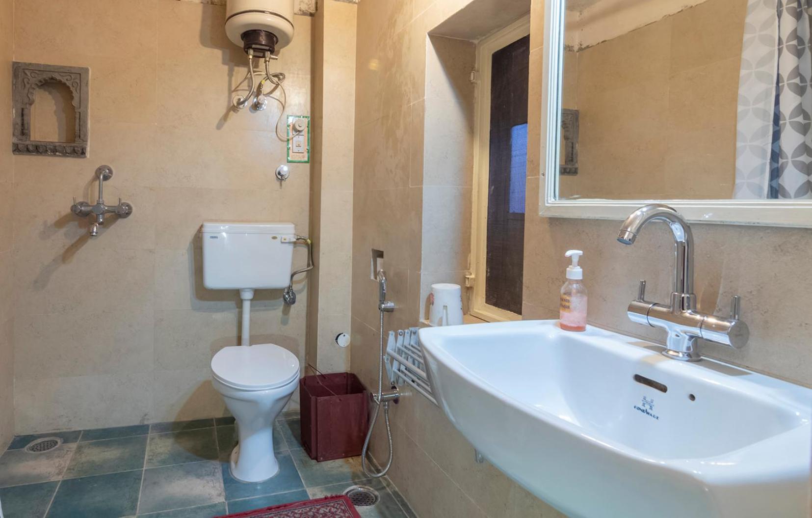 Deluxe Double or Twin Room - Photo 5