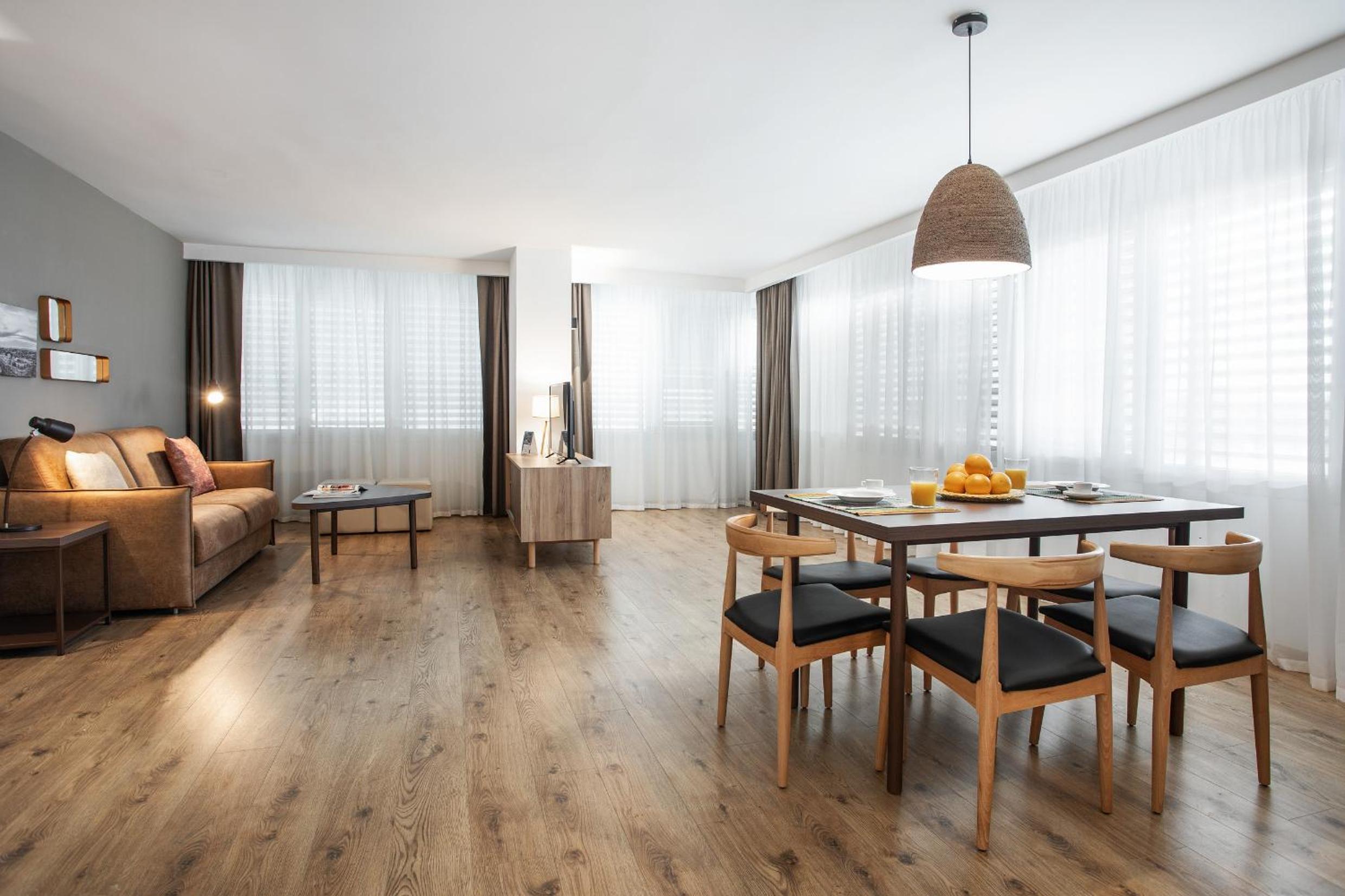 Two-Bedroom Apartment (6 People) thumbnail 5