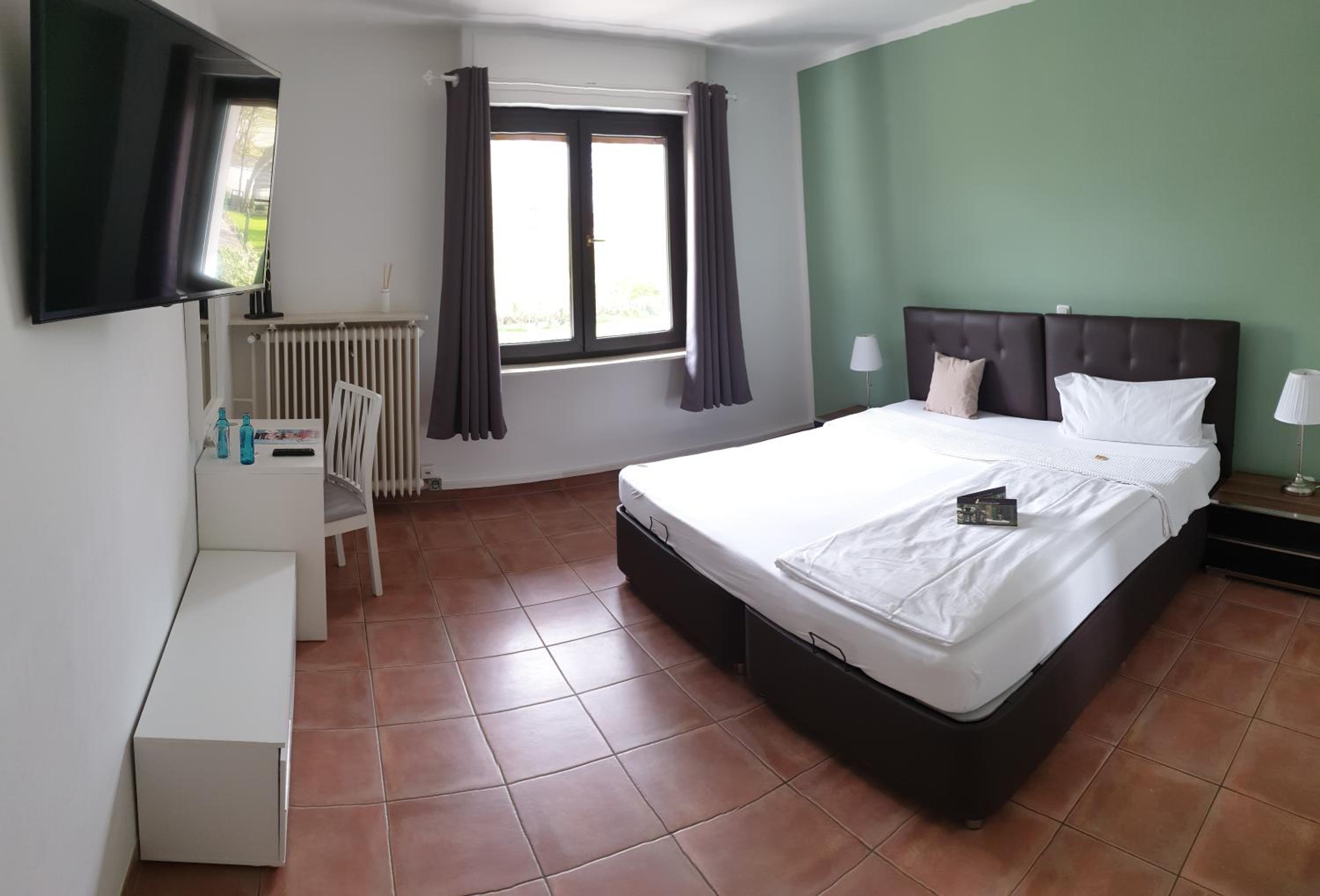 Double Room - Photo 7