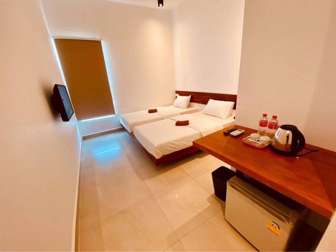 Twin Room with Pool View - Photo 2
