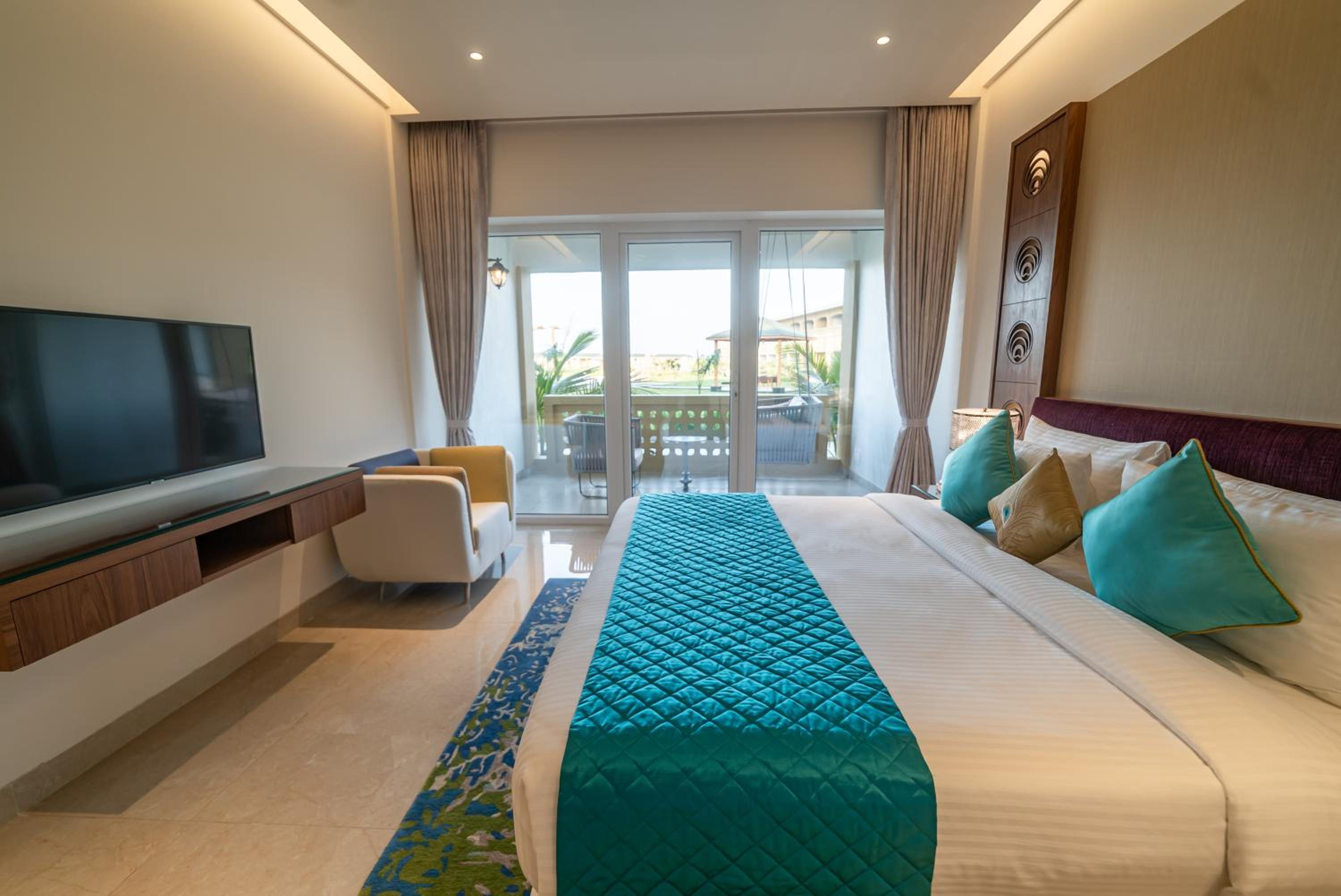 Deluxe King Room - Photo 3