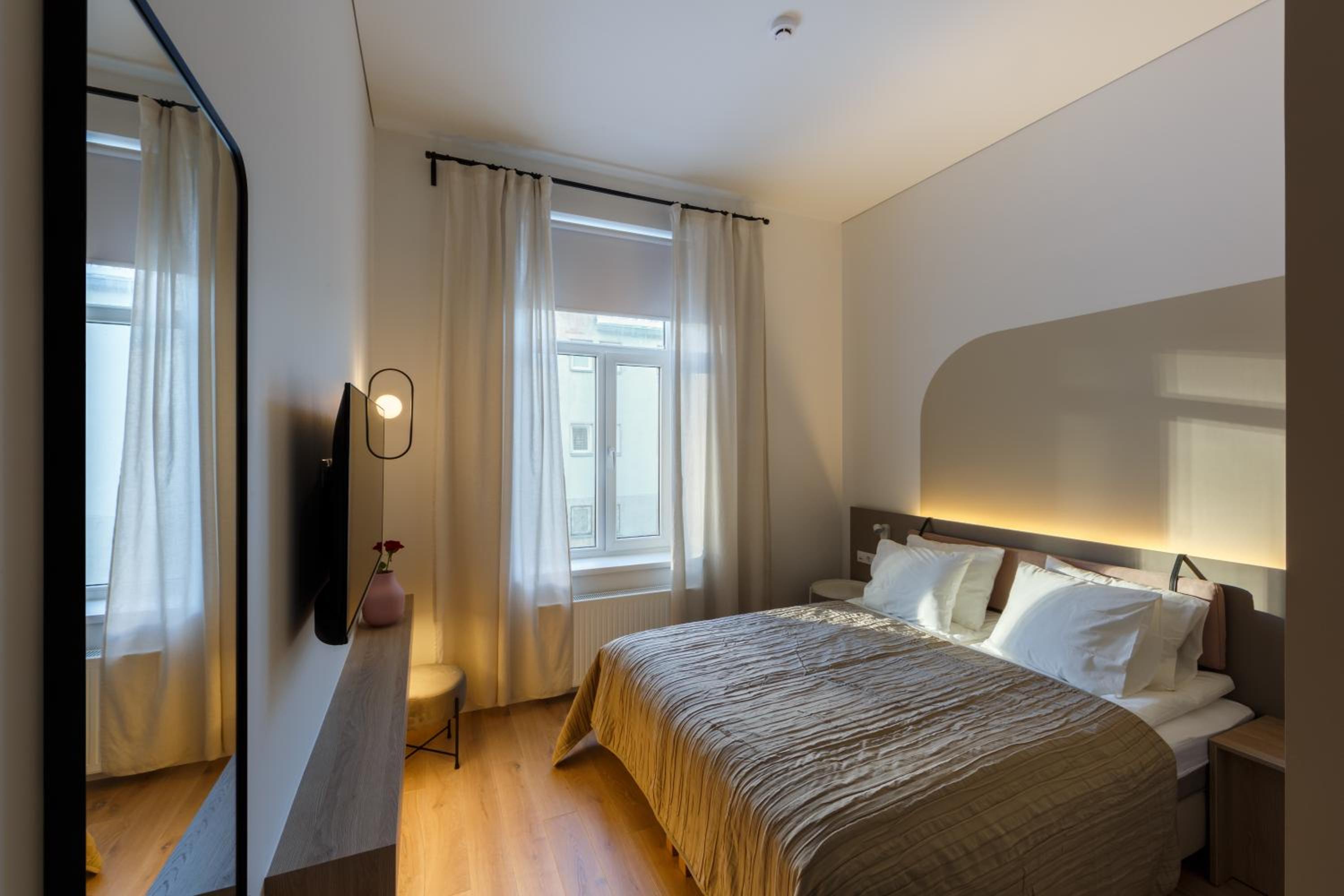 Double Room with Private Bathroom - Photo 10