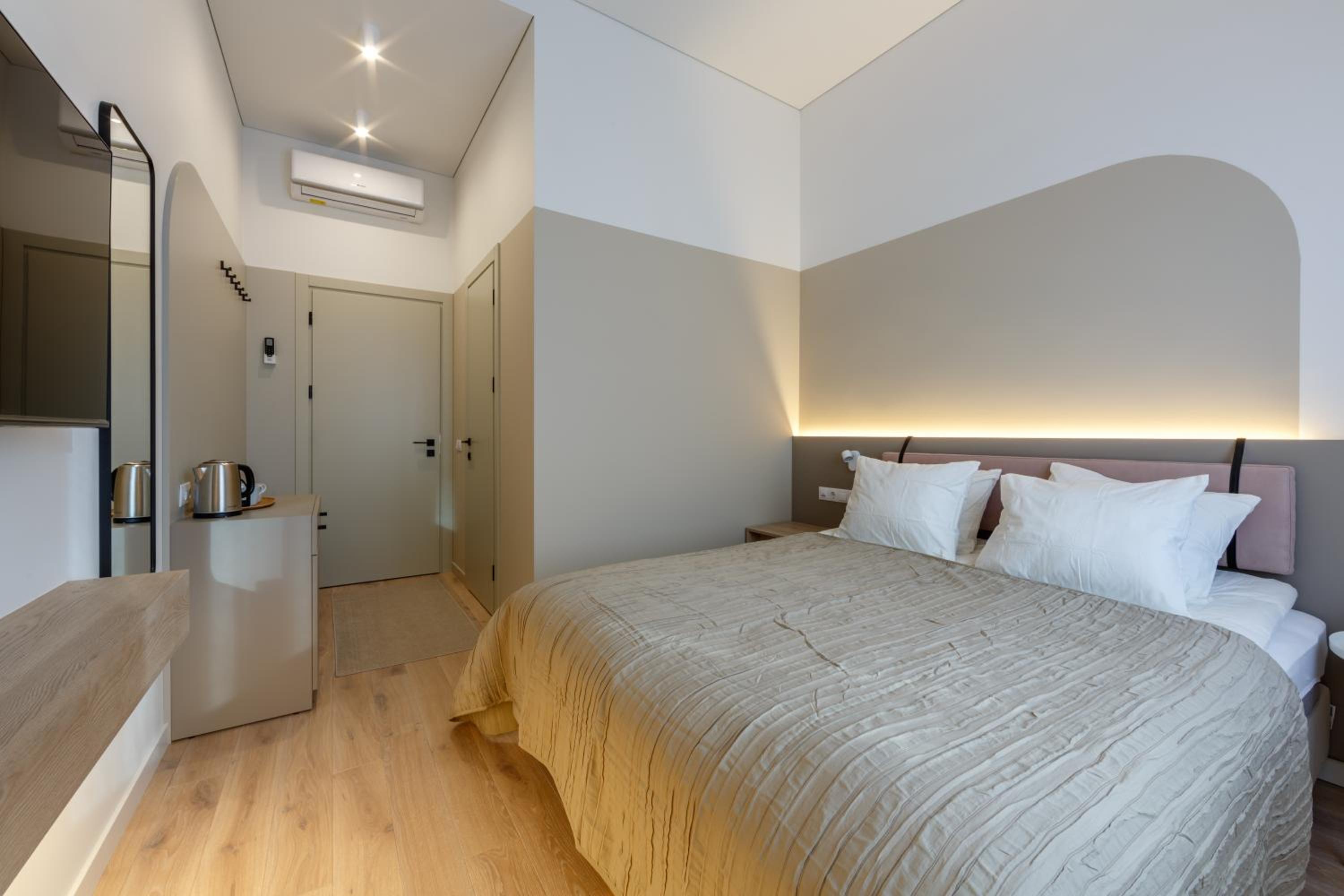 Double Room with Private Bathroom - Photo 12
