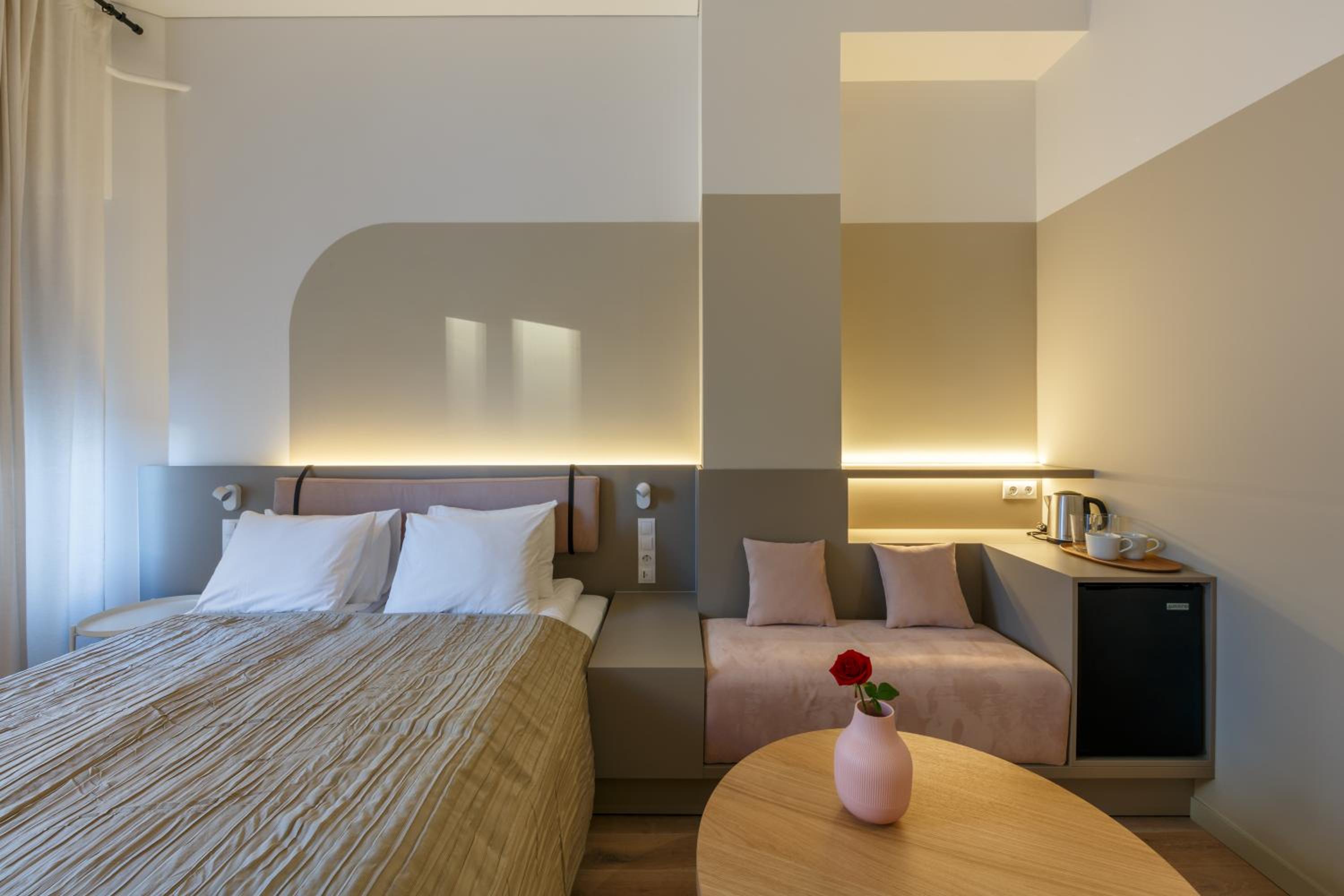Double Room with Balcony - Photo 8