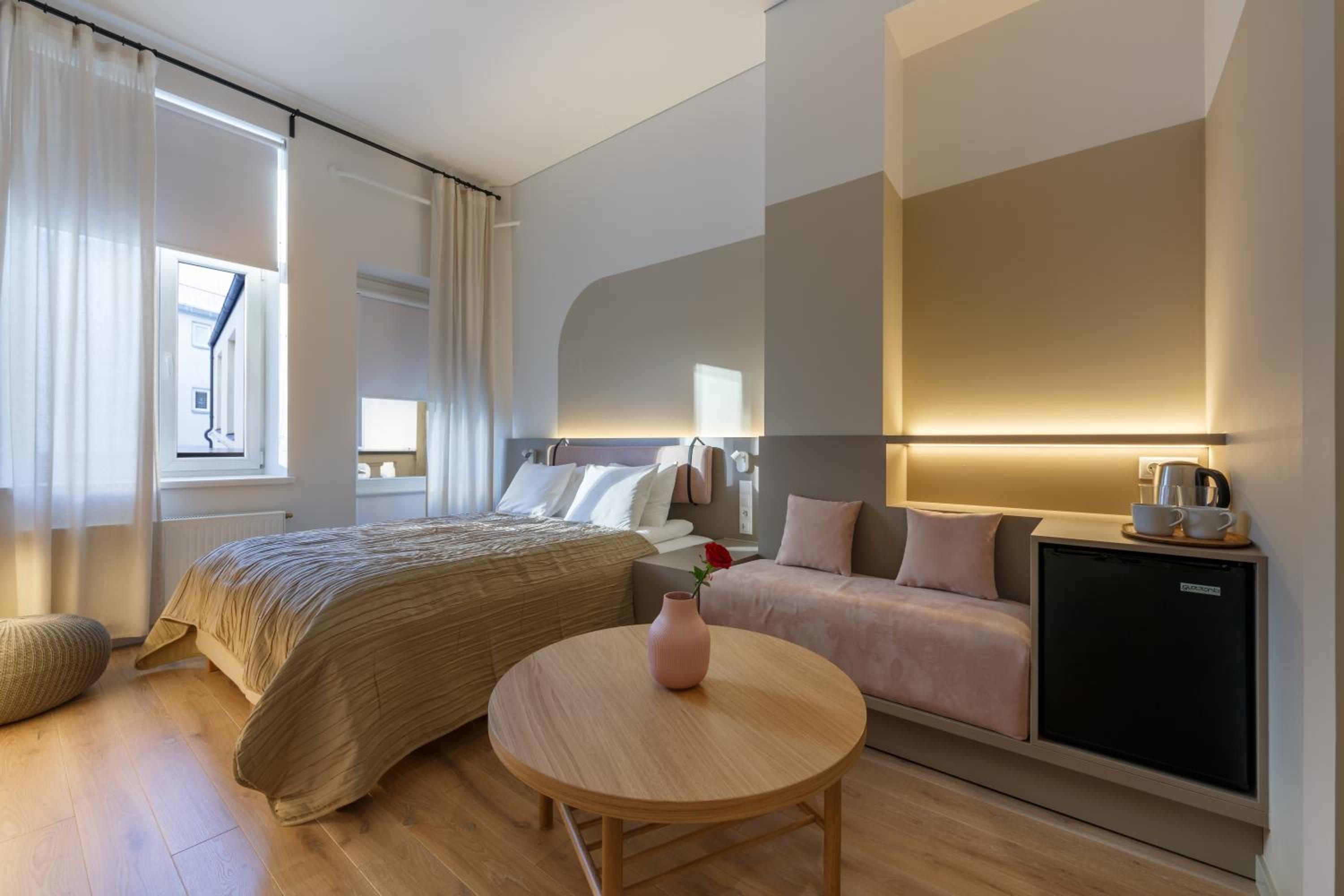 Double Room with Balcony - Photo 10
