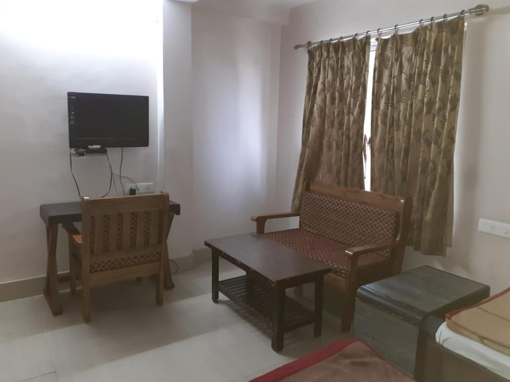 Budget Double Room photo 3
