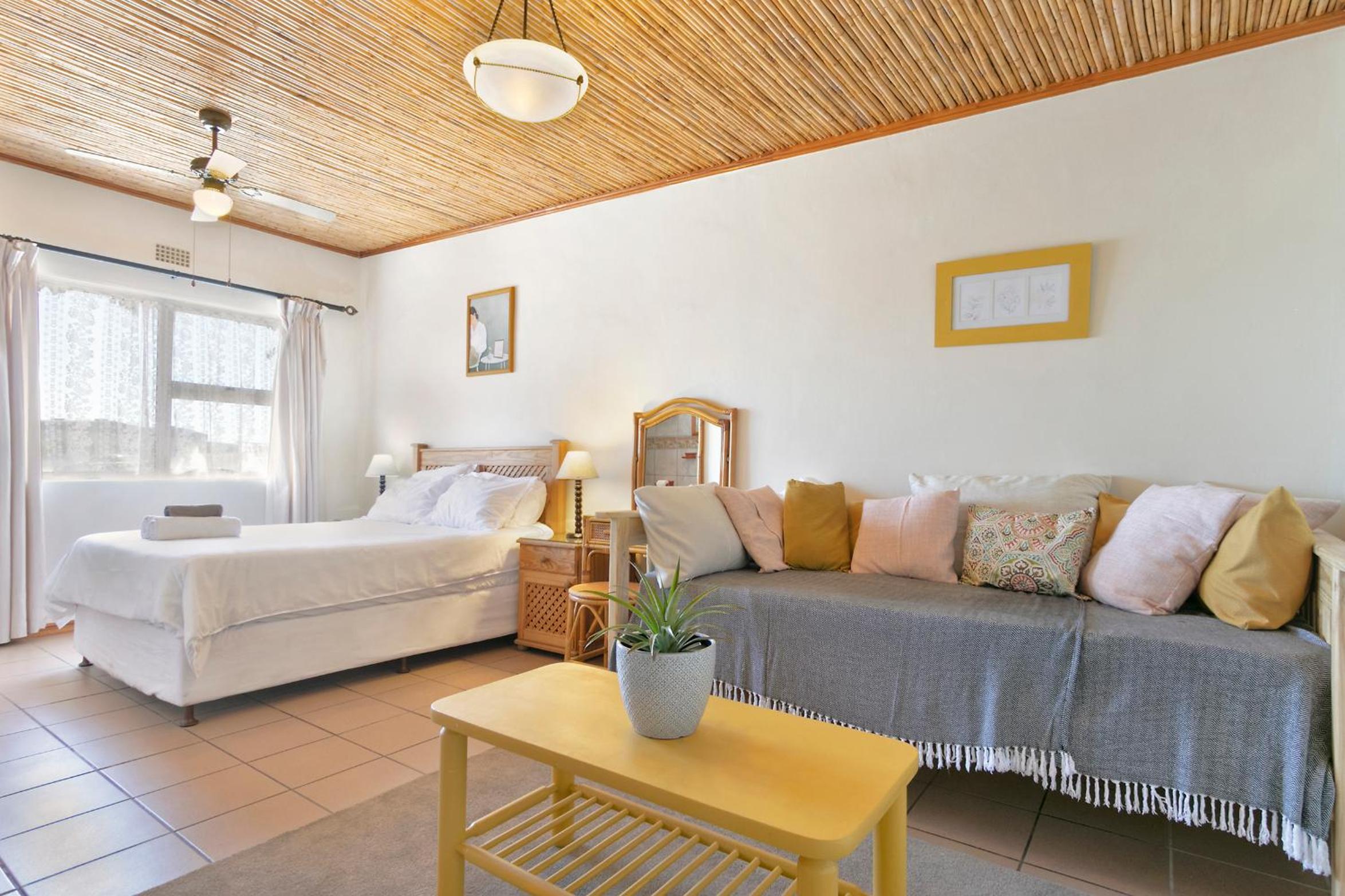 Deluxe Queen Room - Photo 6