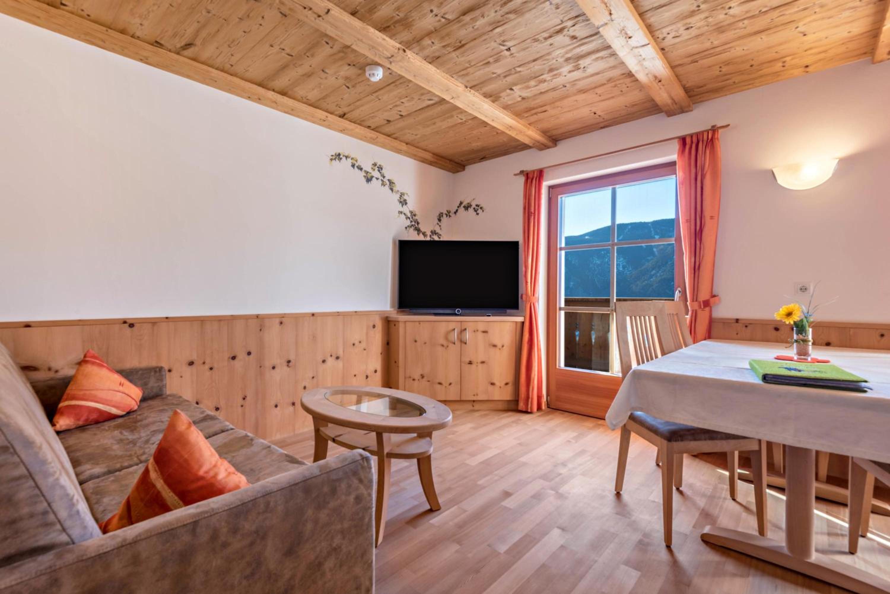 Two-Bedroom Deluxe Apartment with Garden View photo 1