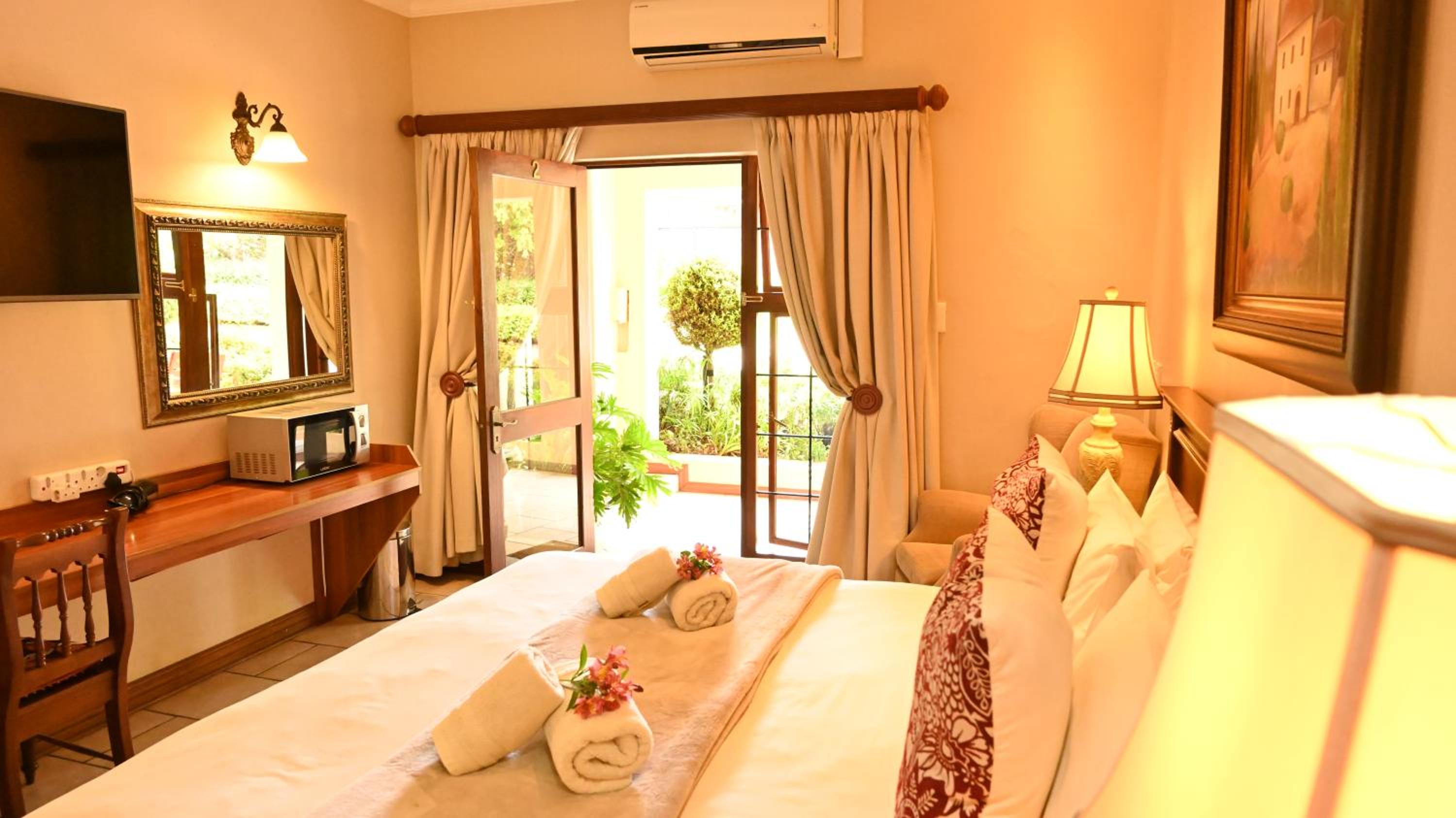 Standard Double Room - Photo 16