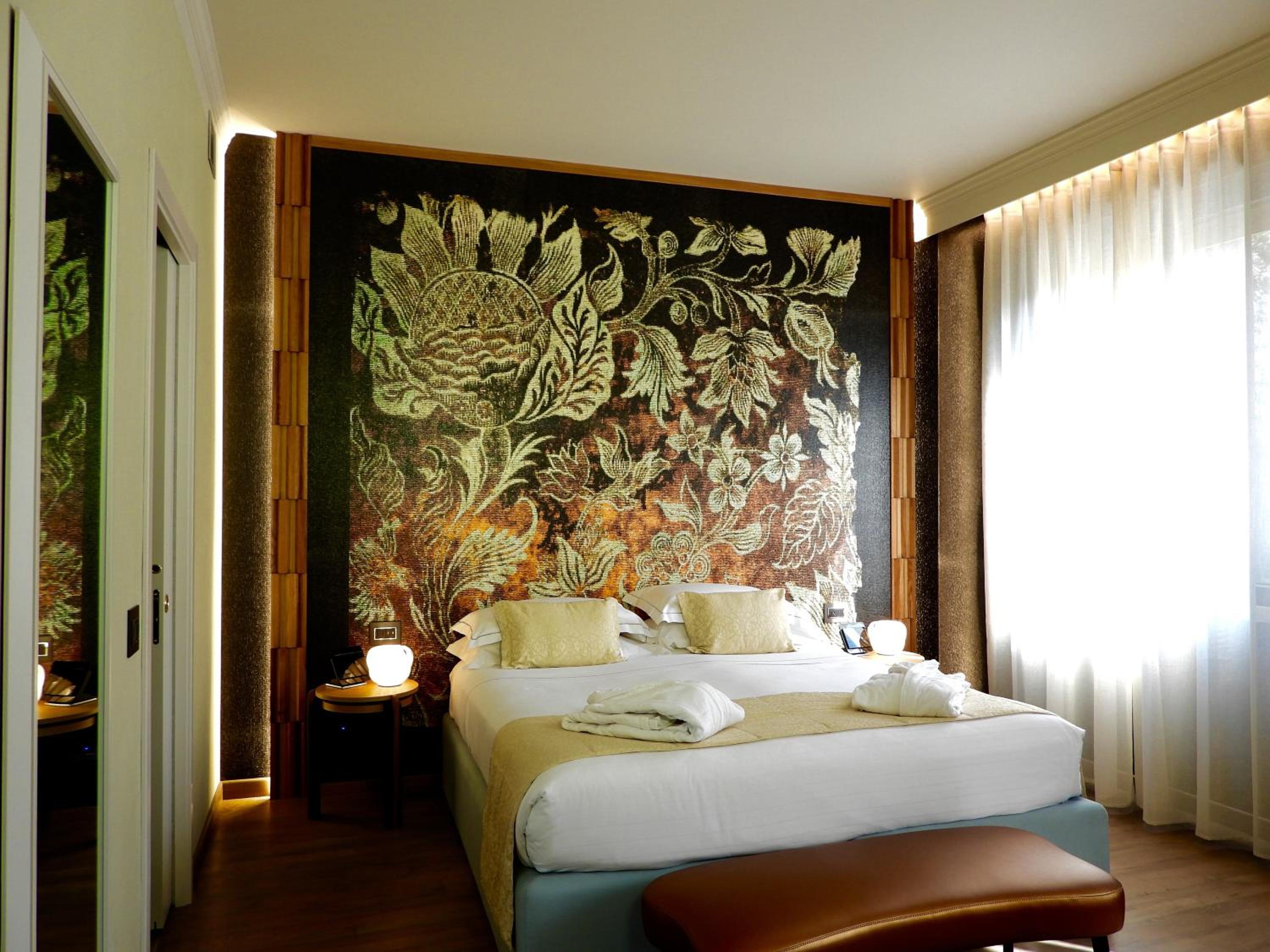 Premium Double Room - Photo 6