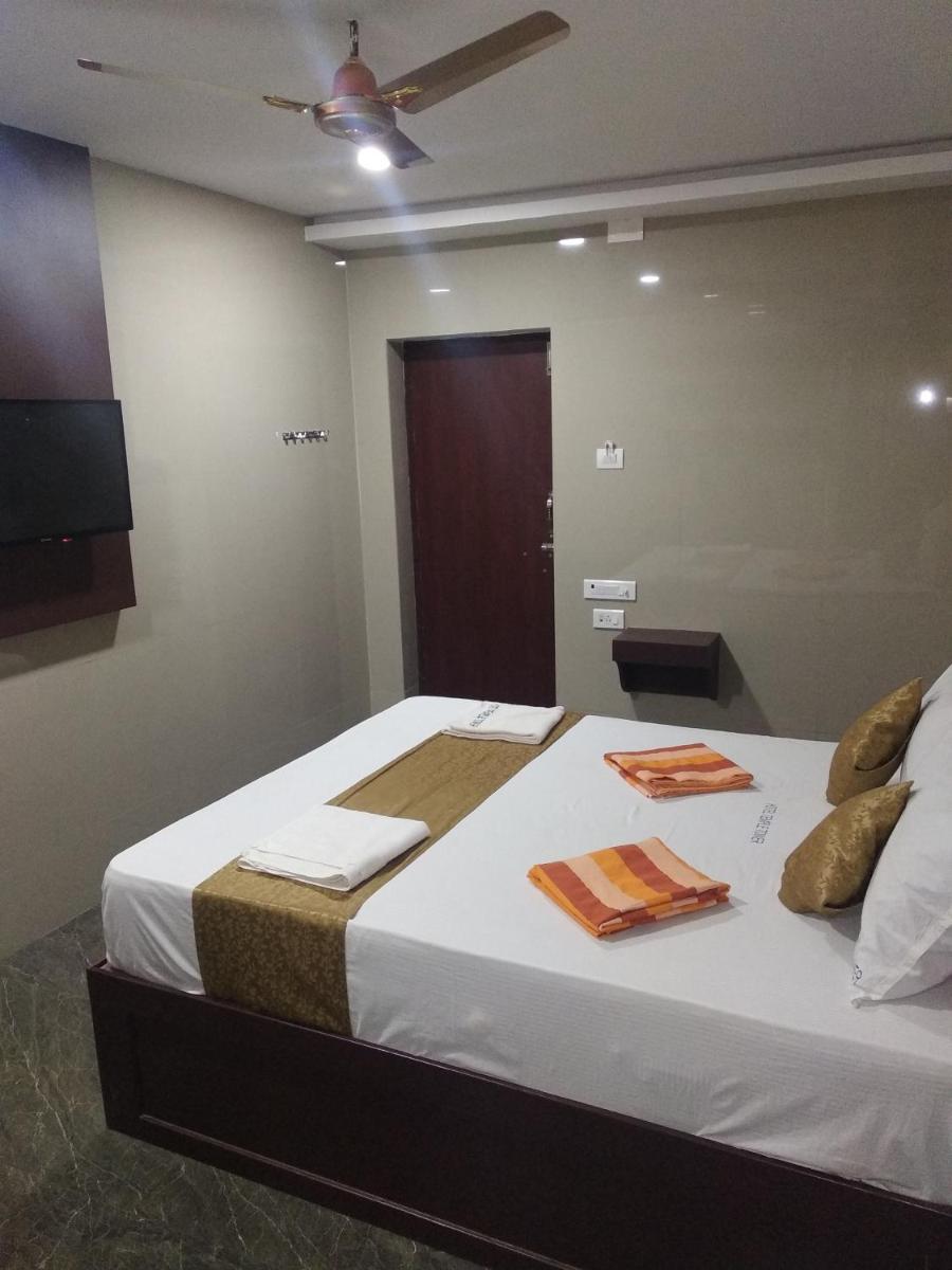 Deluxe Double Room (2 Adults + 1 Child) - Photo 5