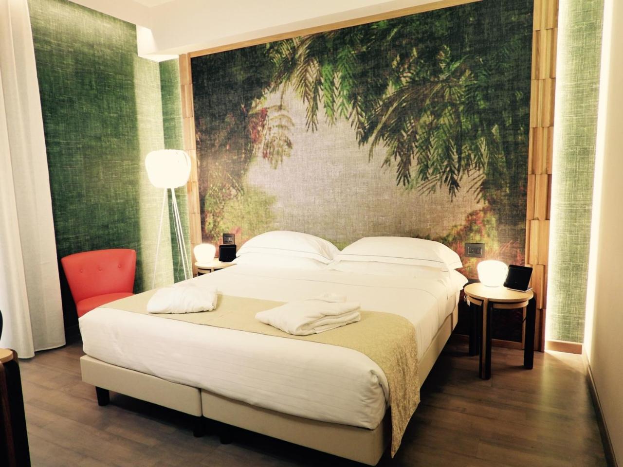Premium Double Room - Photo 11