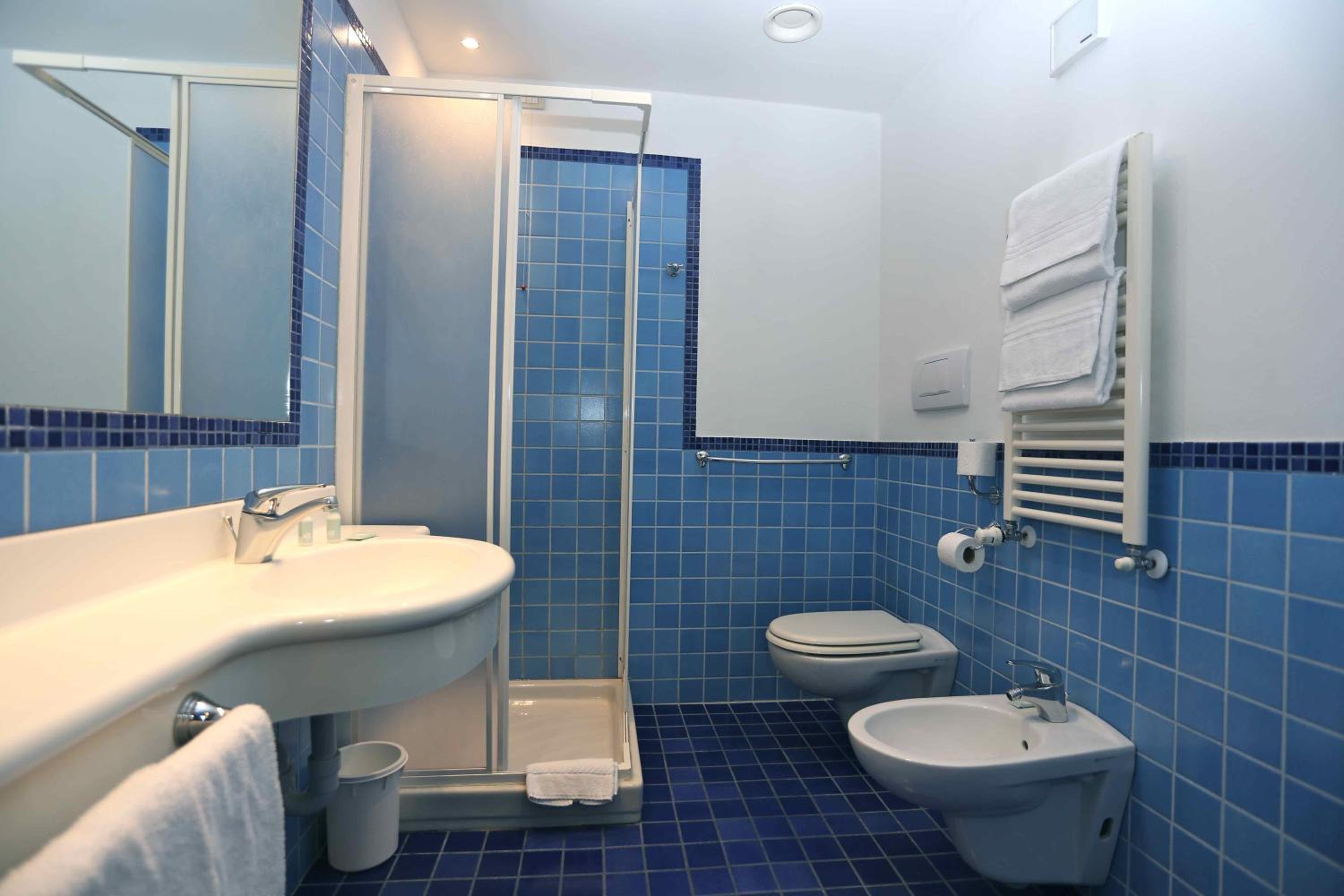 Standard Twin Room - Photo 5