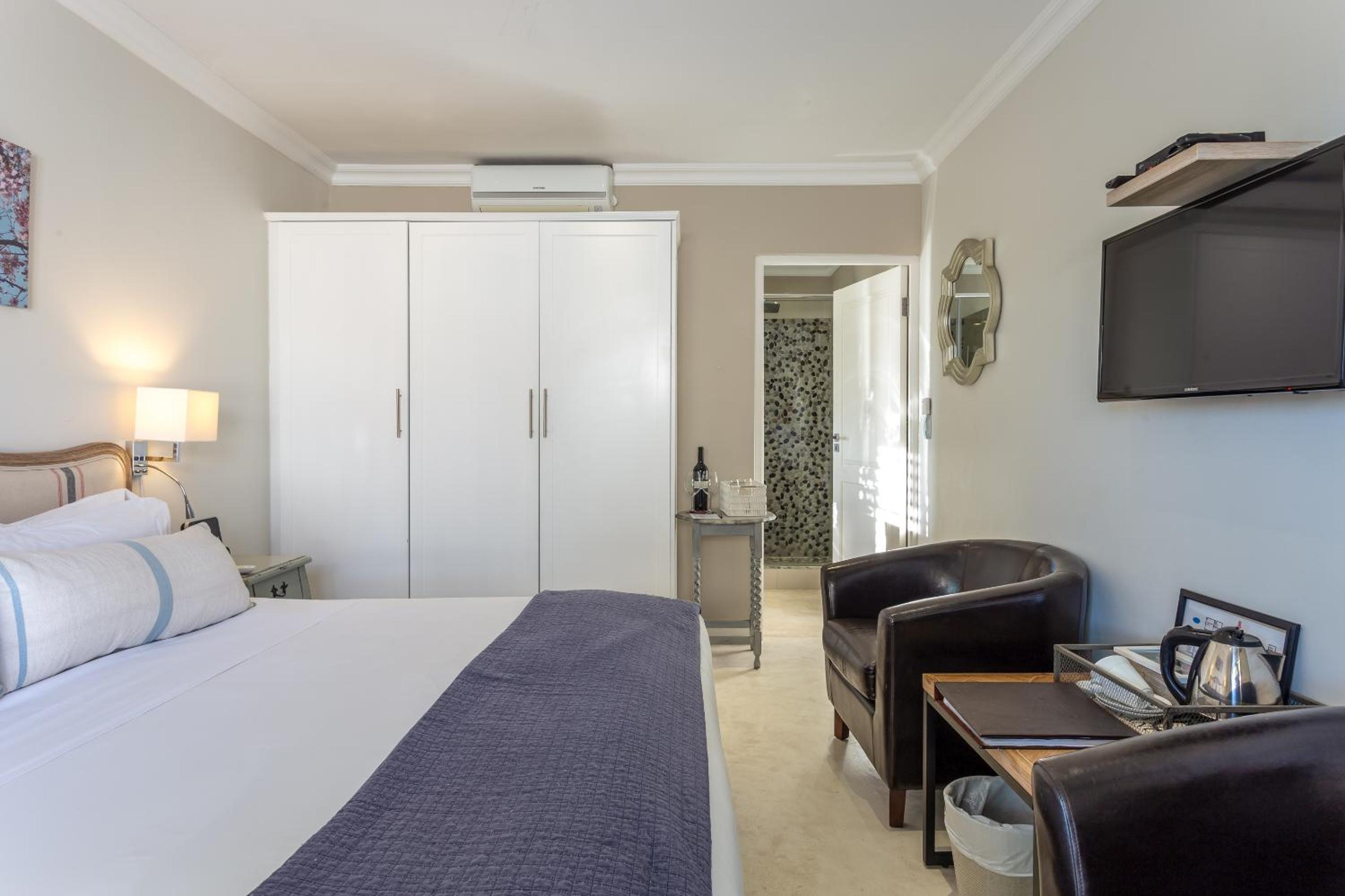 Deluxe Double Room - Downstairs - Photo 17