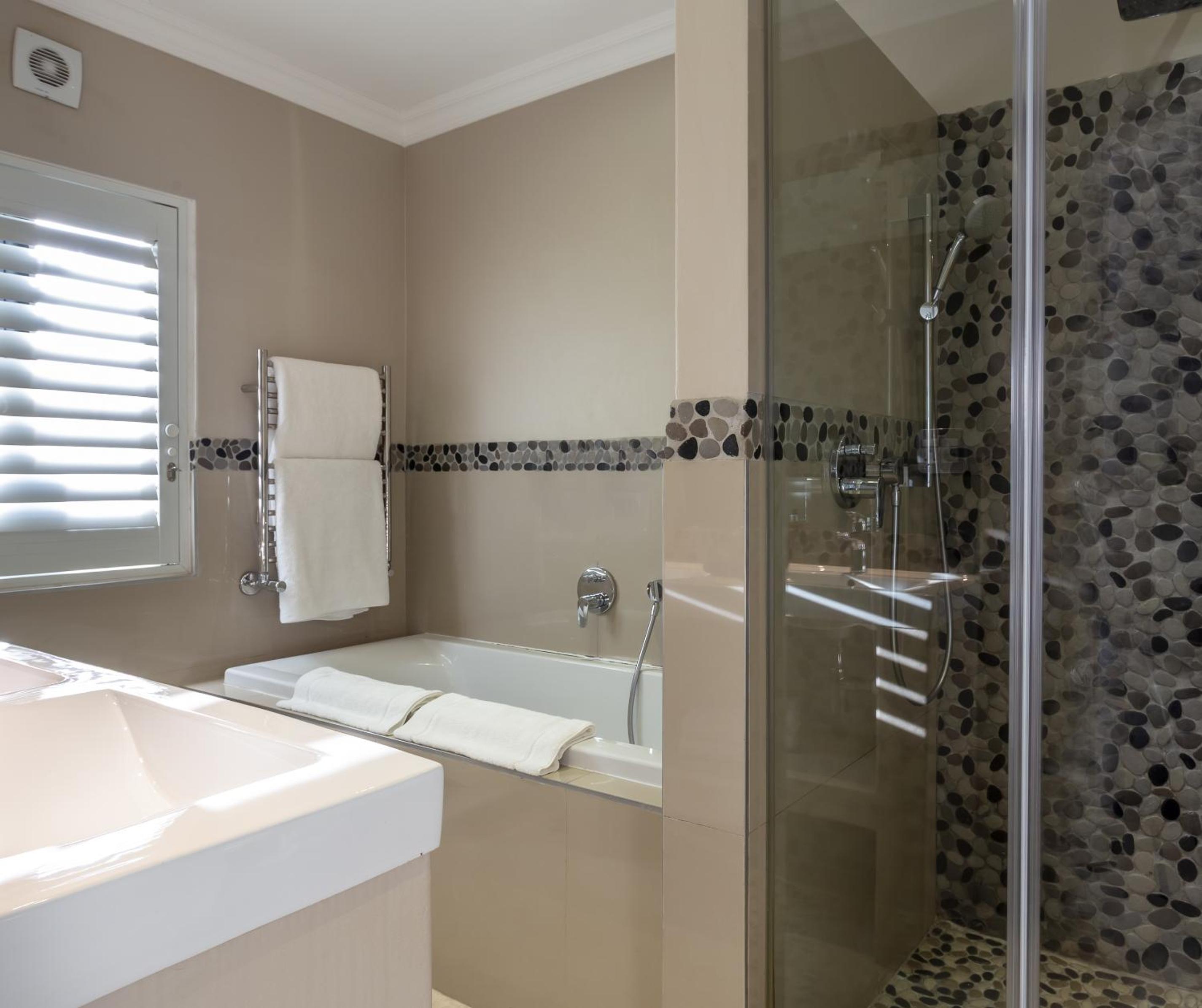 Deluxe Double Room - Downstairs - Photo 19