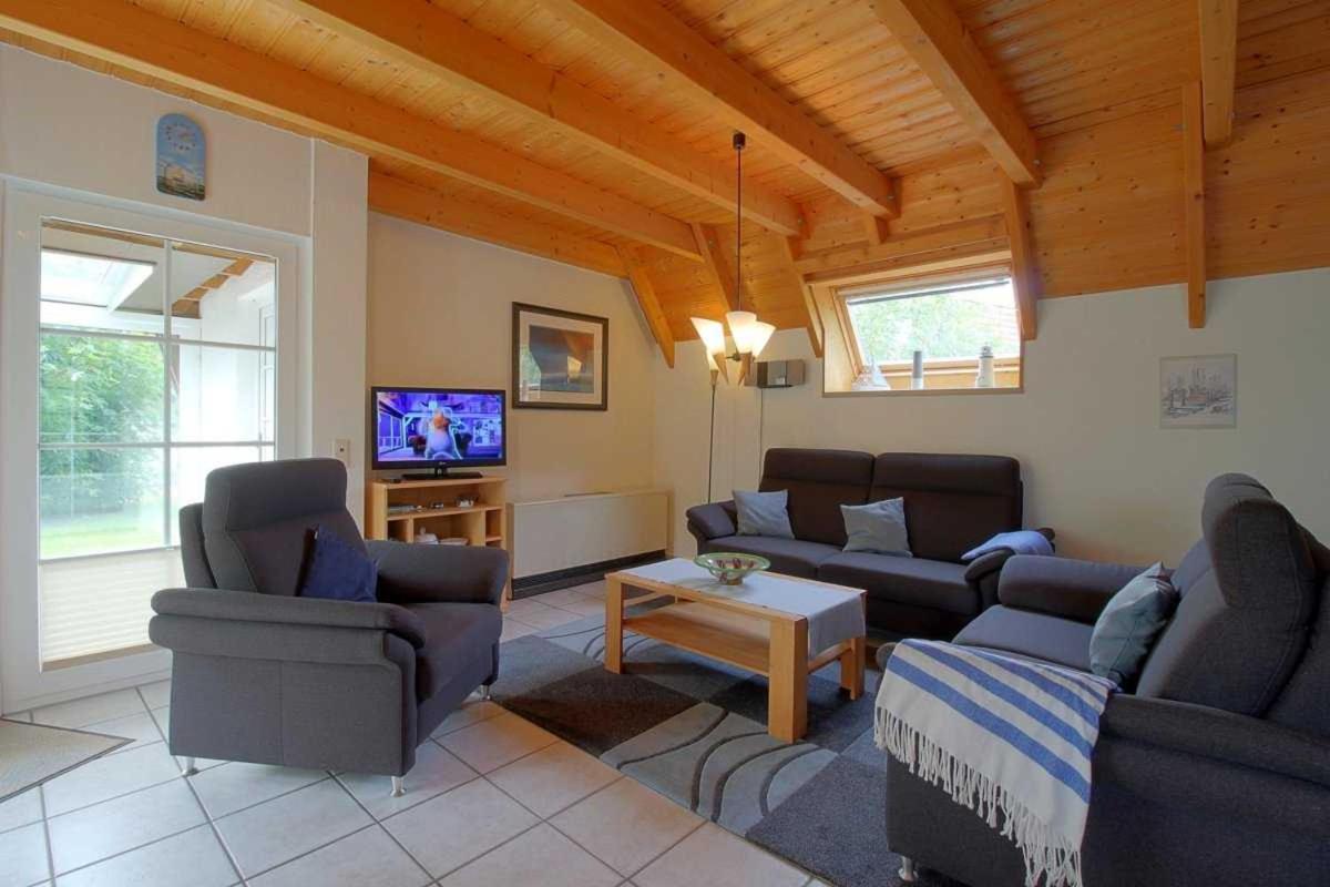 Three-Bedroom House photo 3