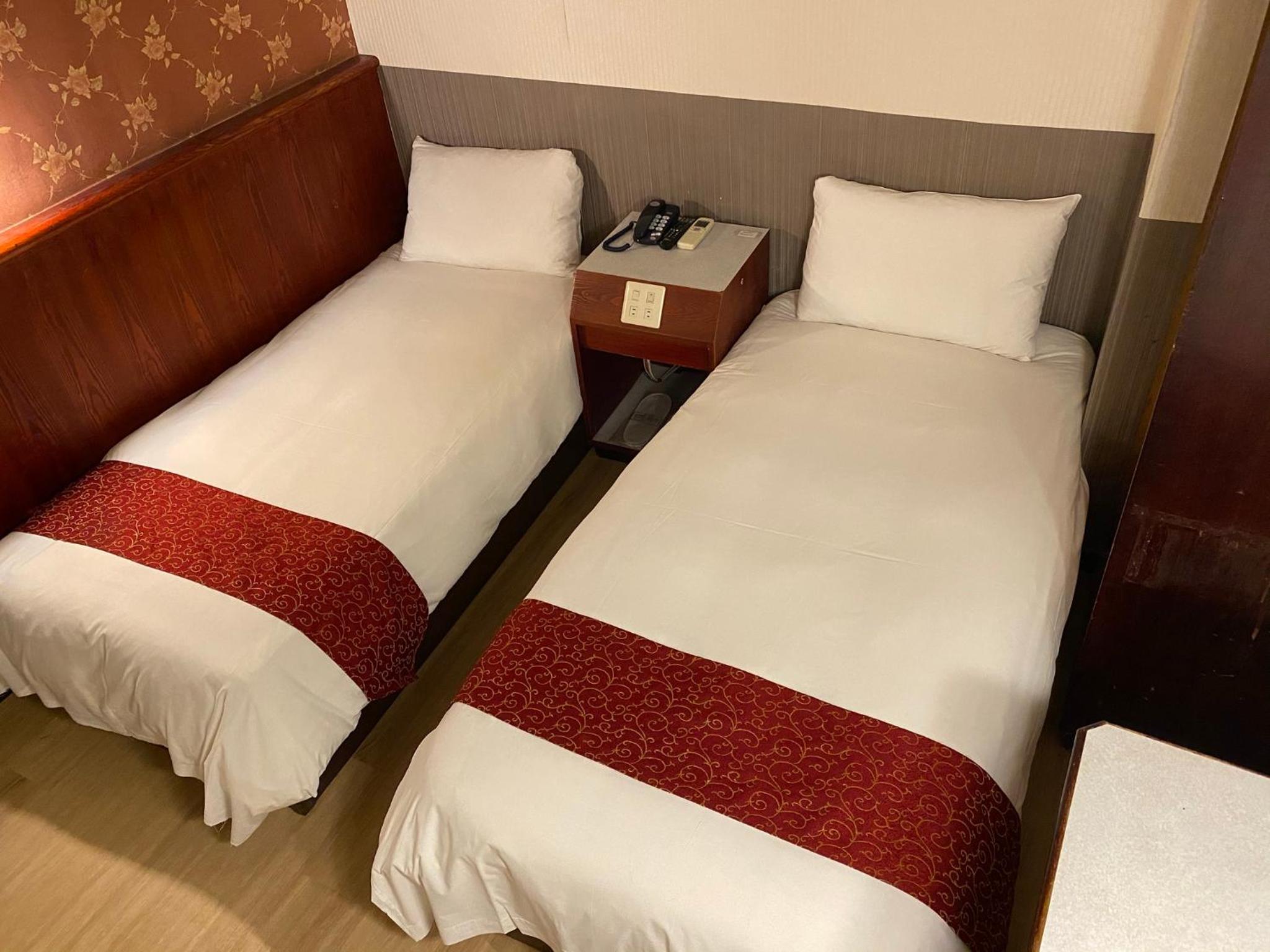 Economy Twin Room - No Window photo 1