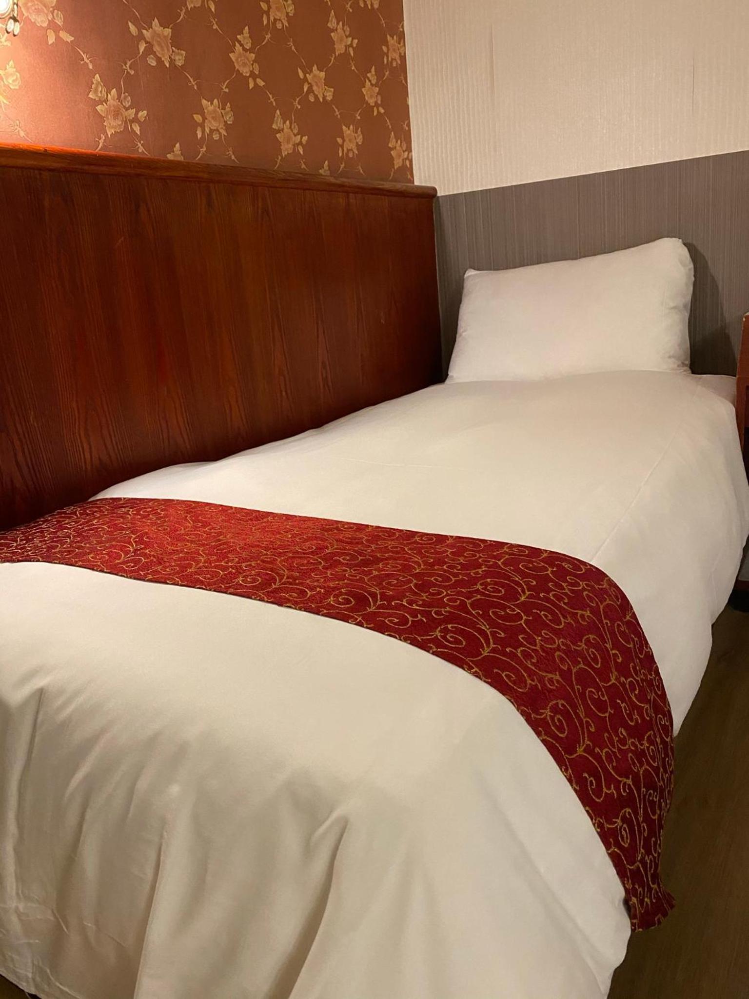 Economy Twin Room - No Window, photo 7