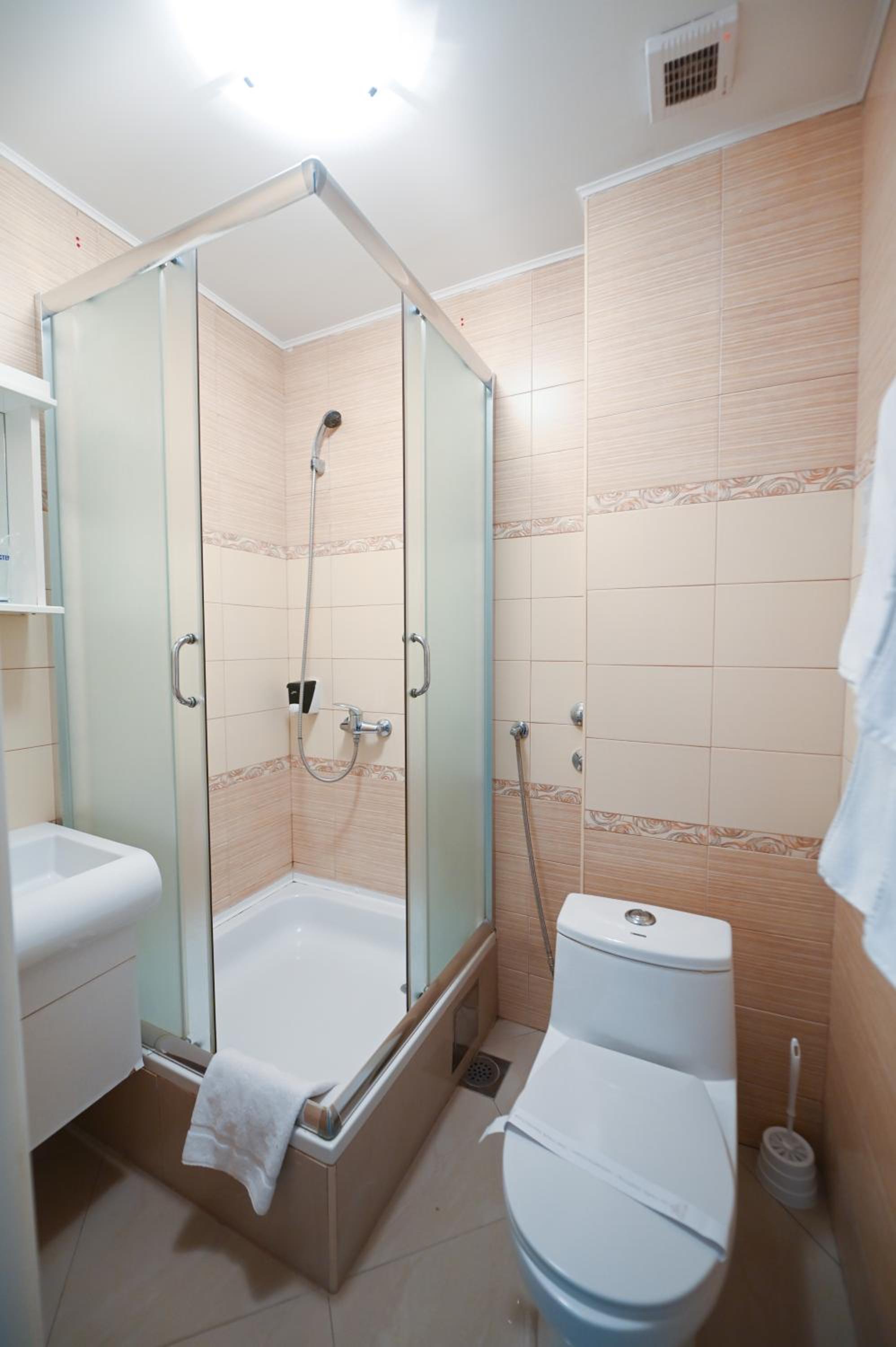 Economy Twin Room - Photo 5