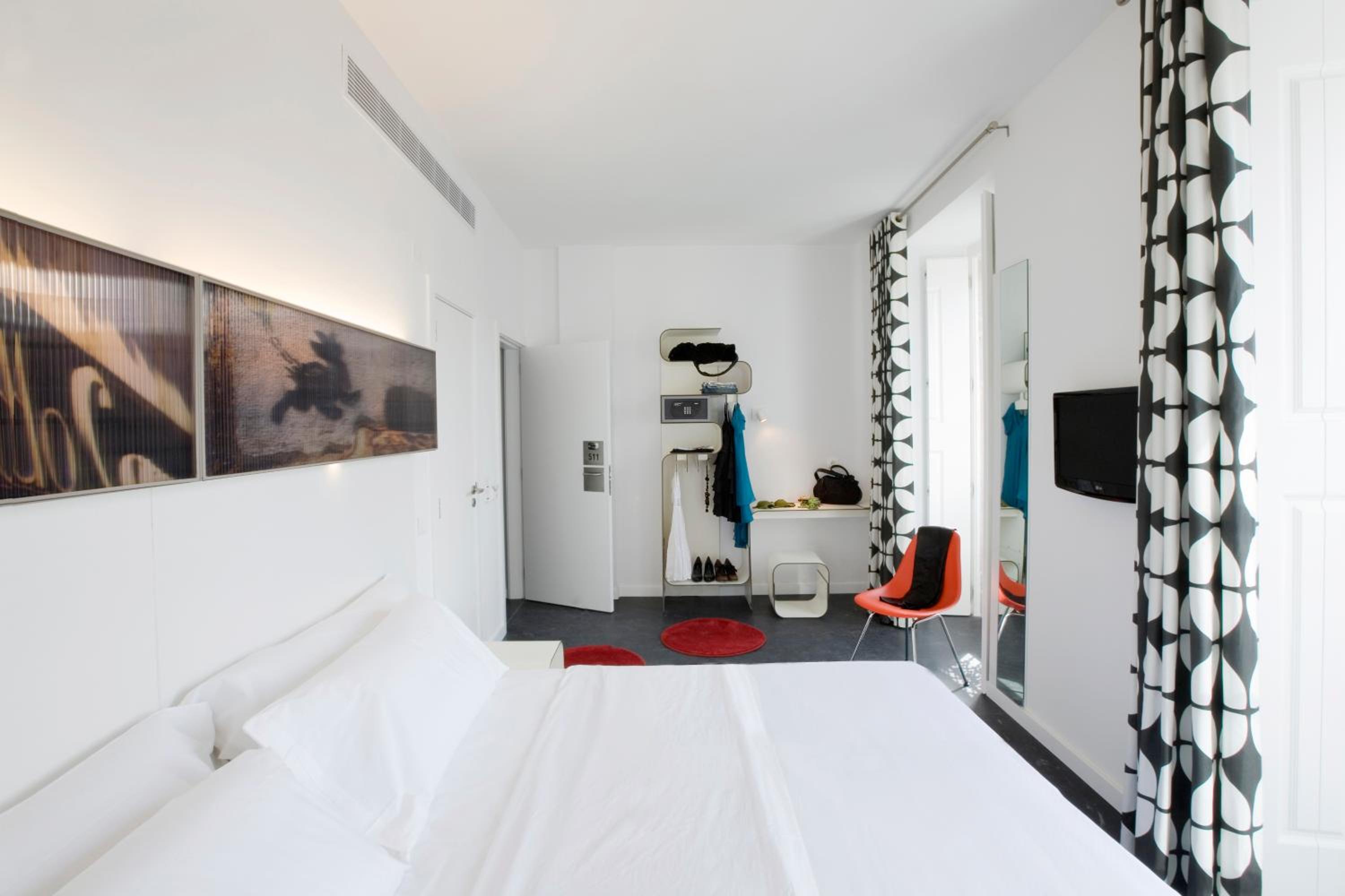 Deluxe King Room - Photo 1