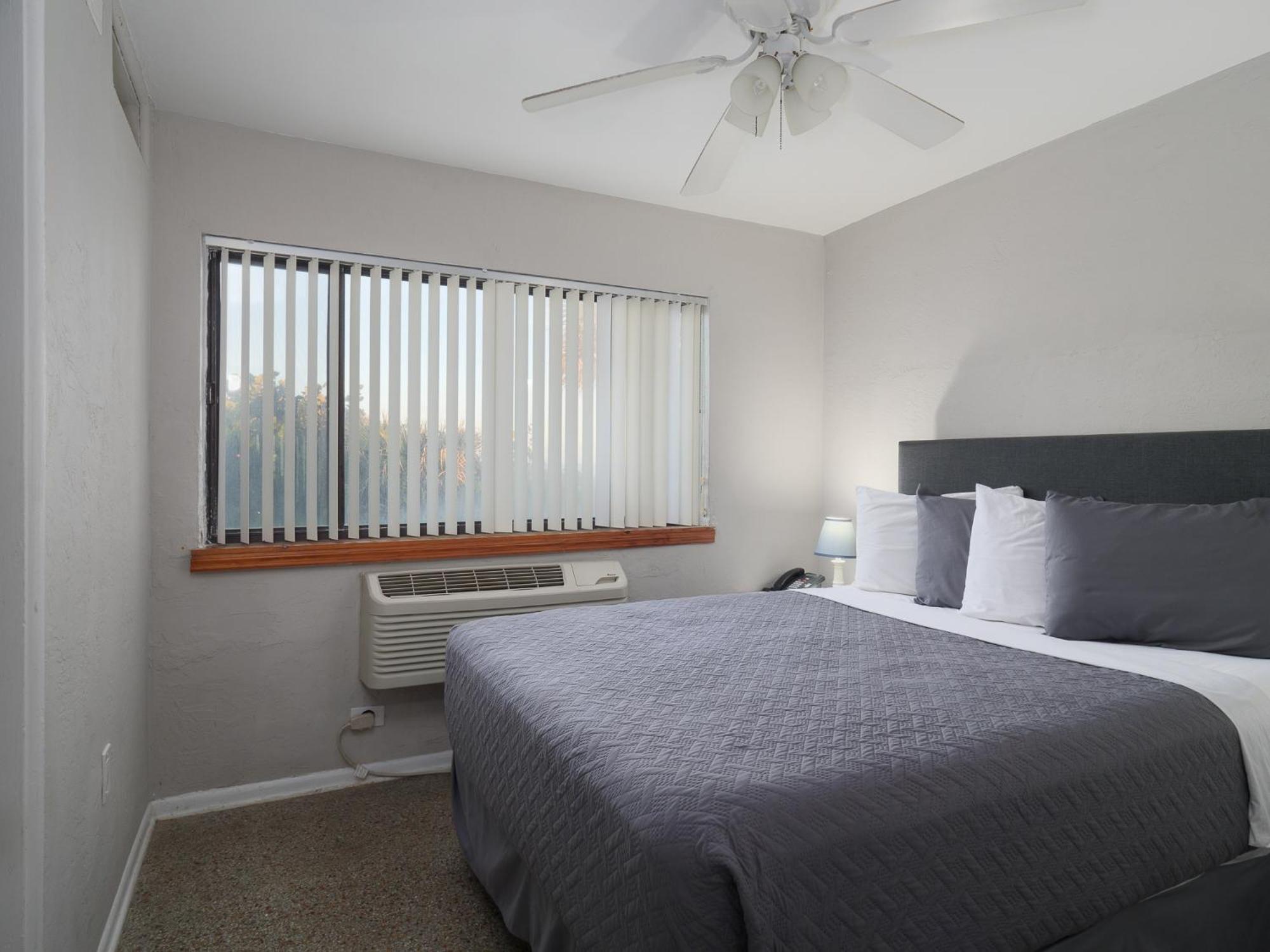 Two-Bedroom Suite - Non-Smoking - Photo 12