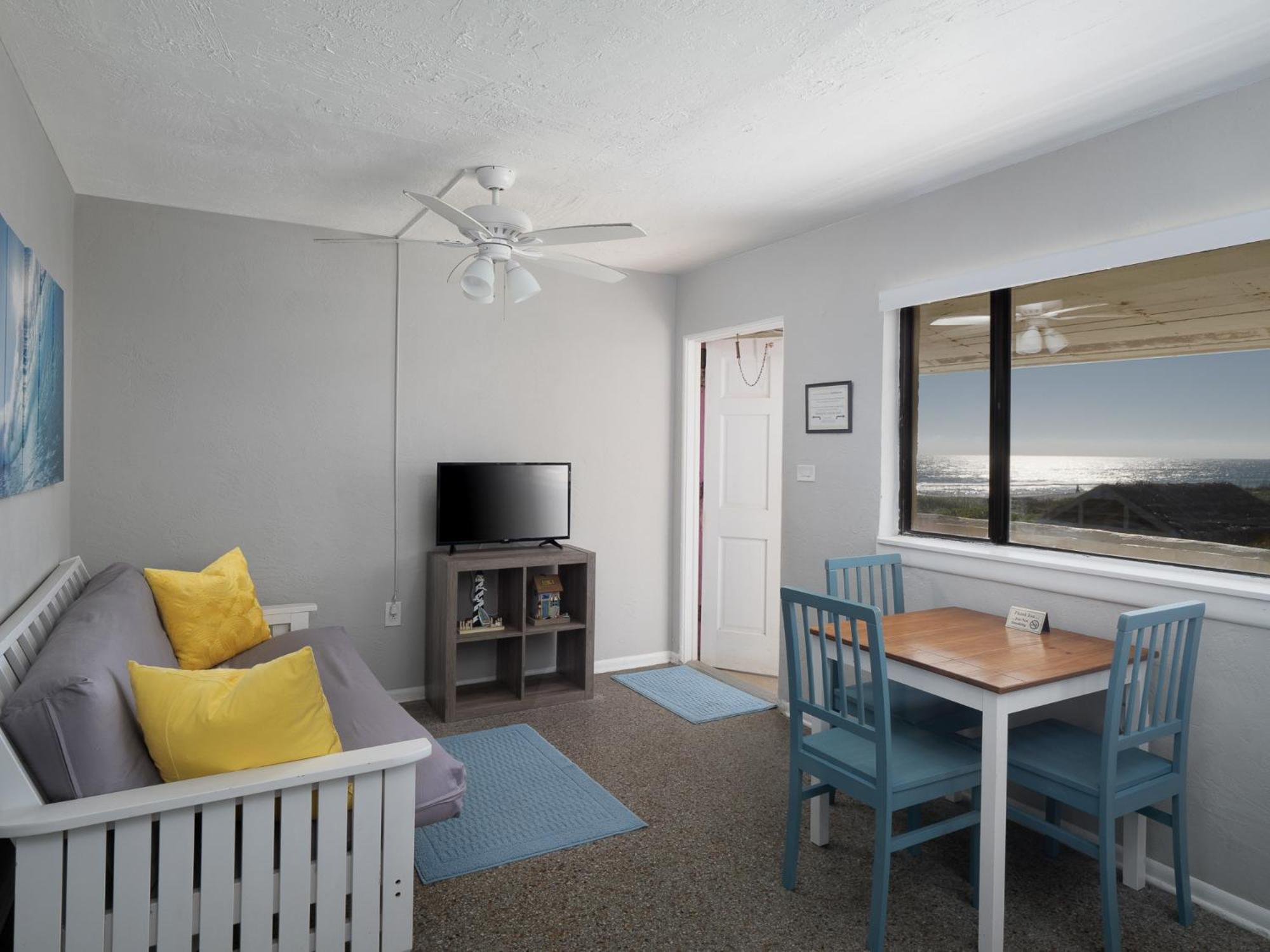 Two-Bedroom Suite - Non-Smoking - Photo 14