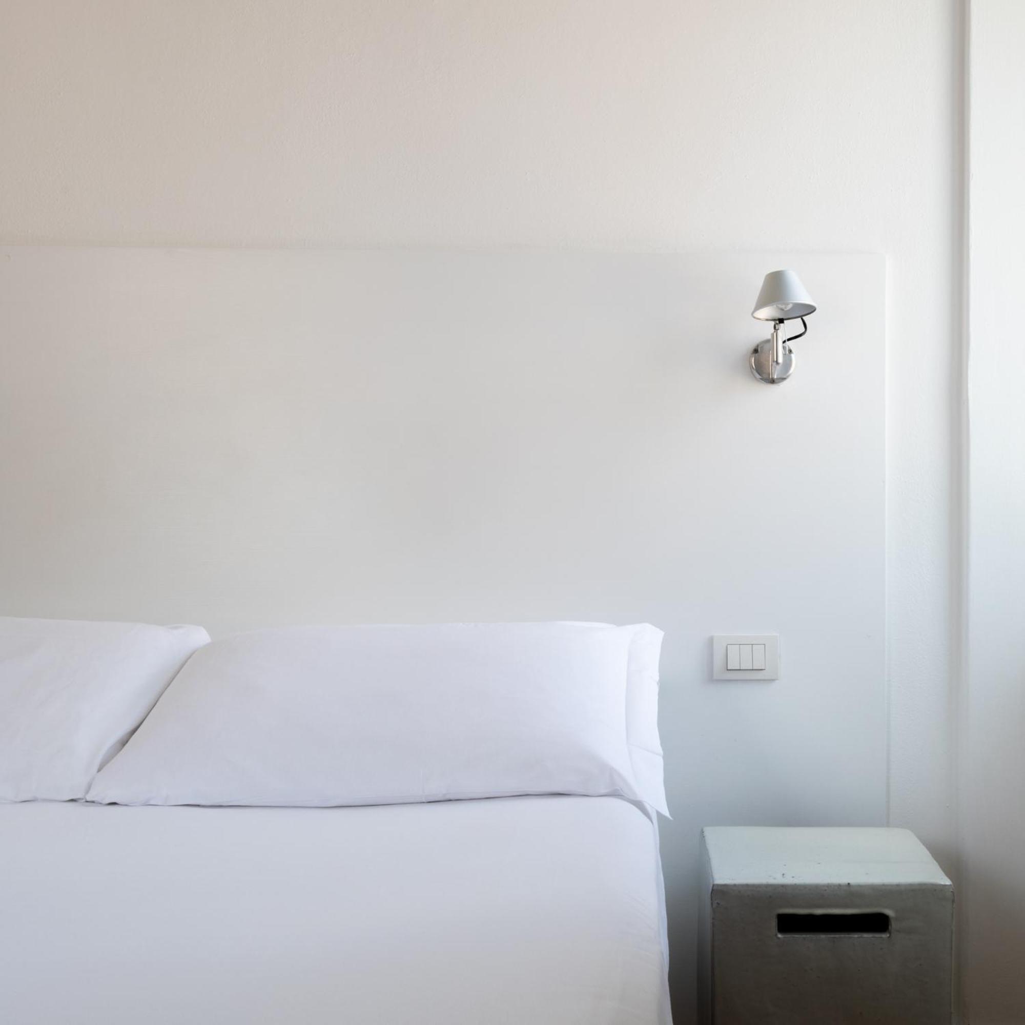 Double Room - Photo 11