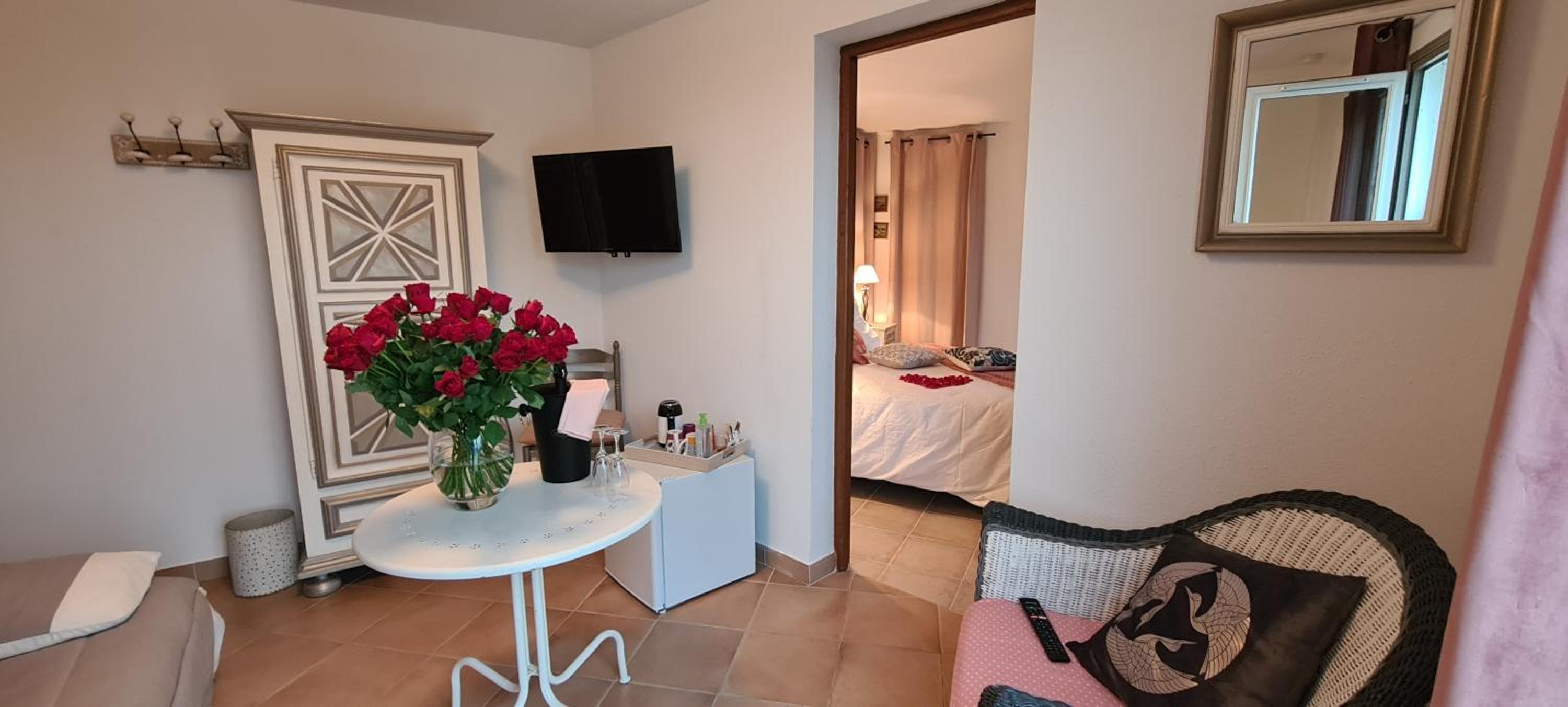 Queen Suite - Photo 24