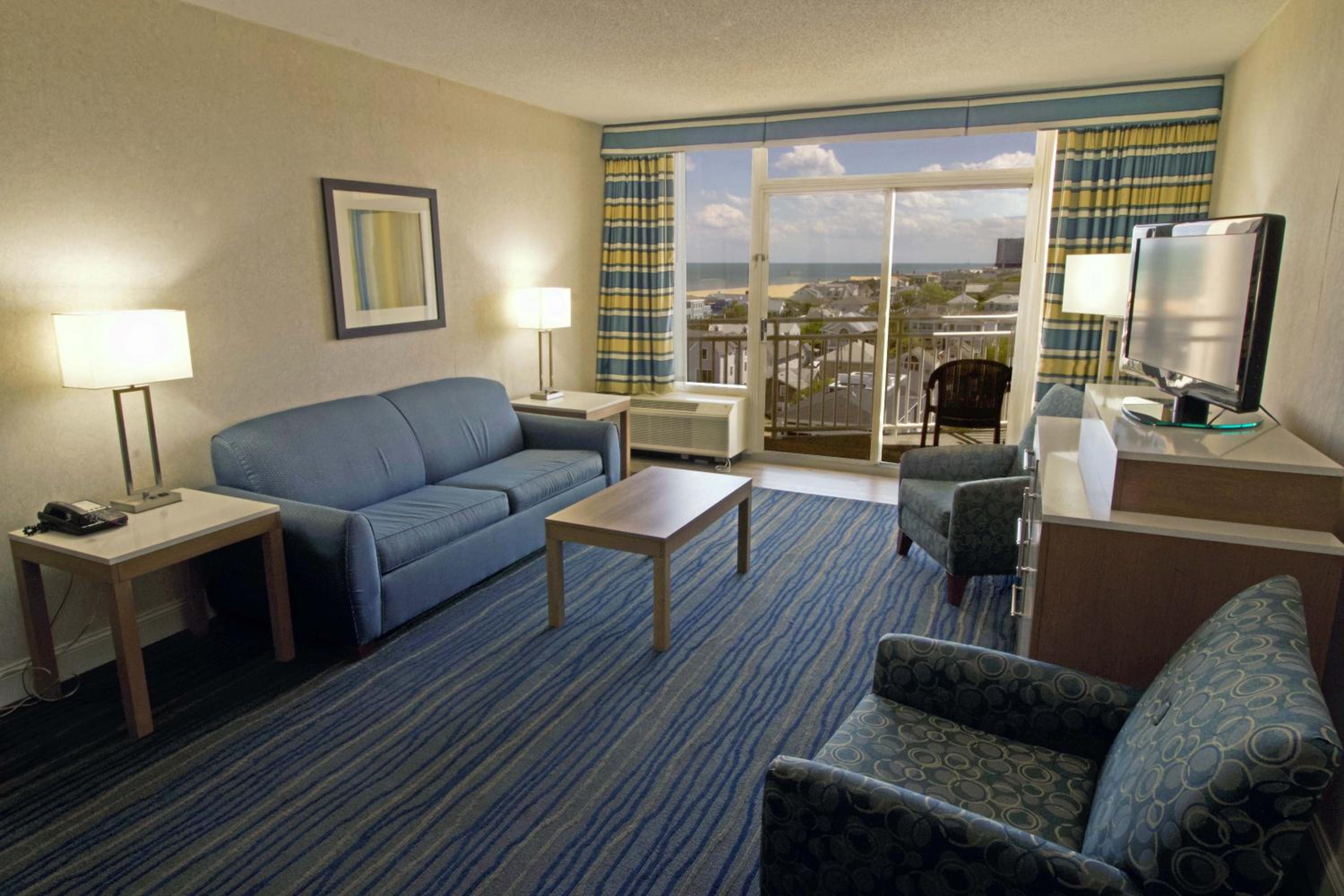 Coastal One-Bedroom Queen Suite with Two Queen Beds - Non-Smoking - Photo 1