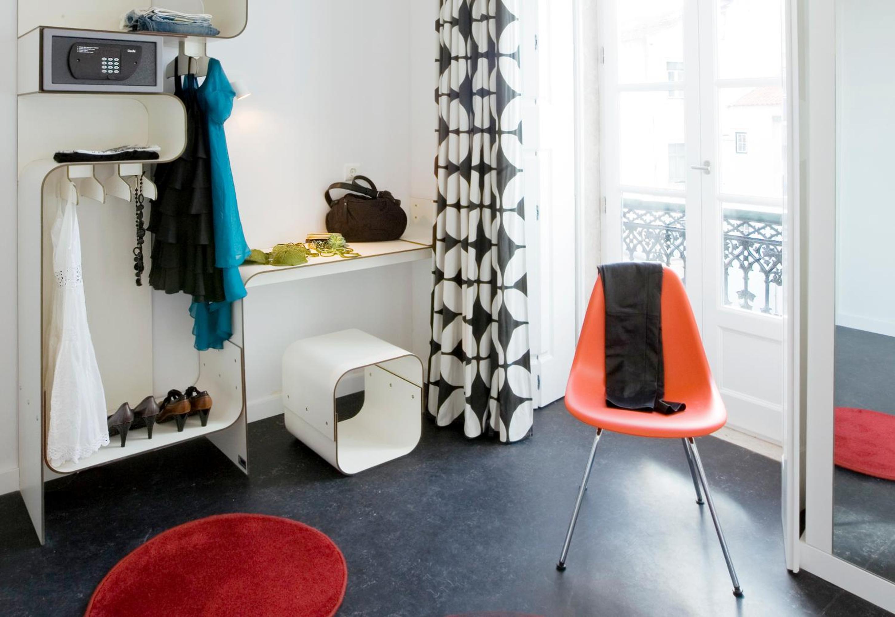 Deluxe King Room - Photo 4
