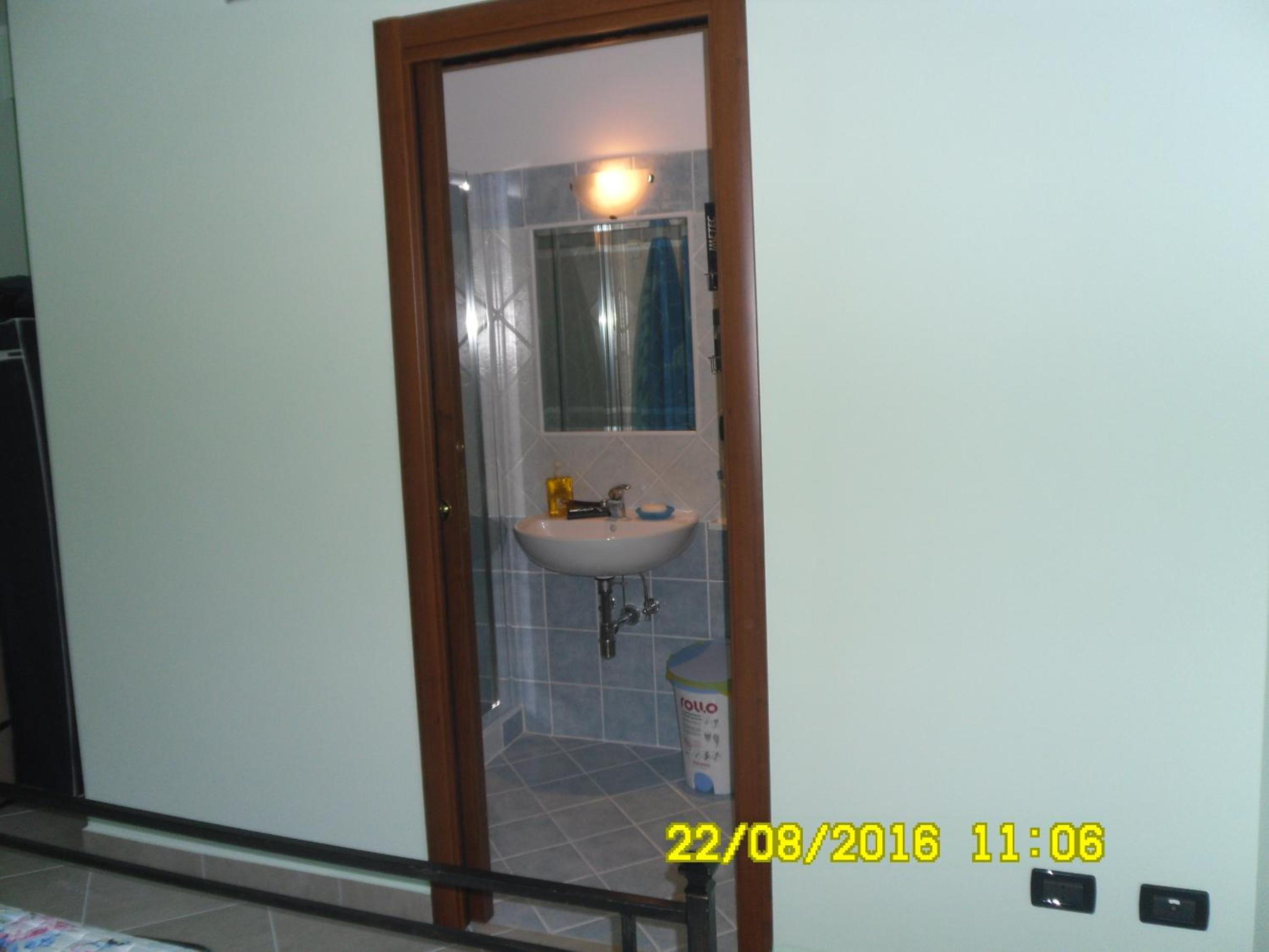King Room with Roll-In Shower - Disability Access - Photo 15