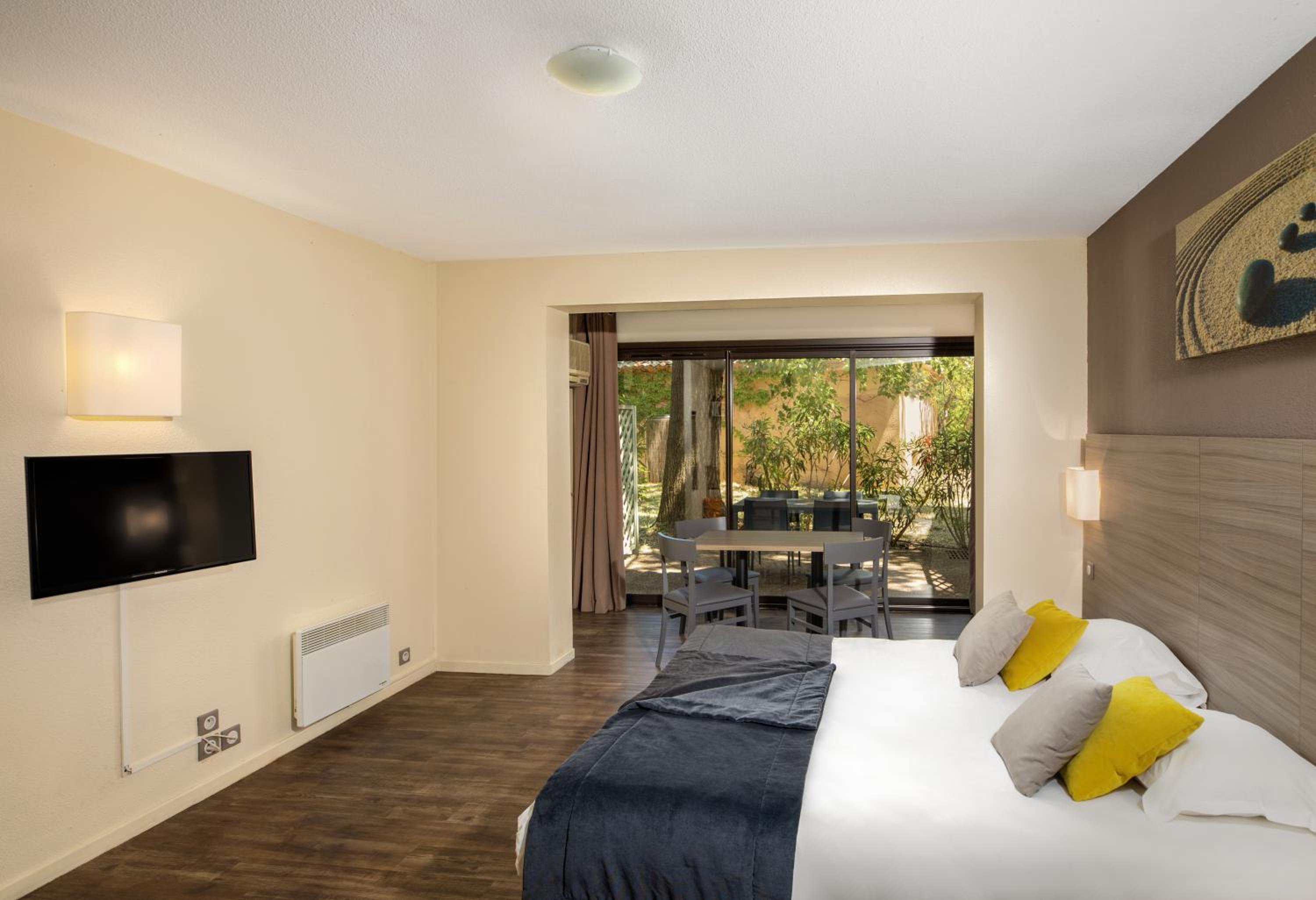 Triple Room with Terrace photo 1