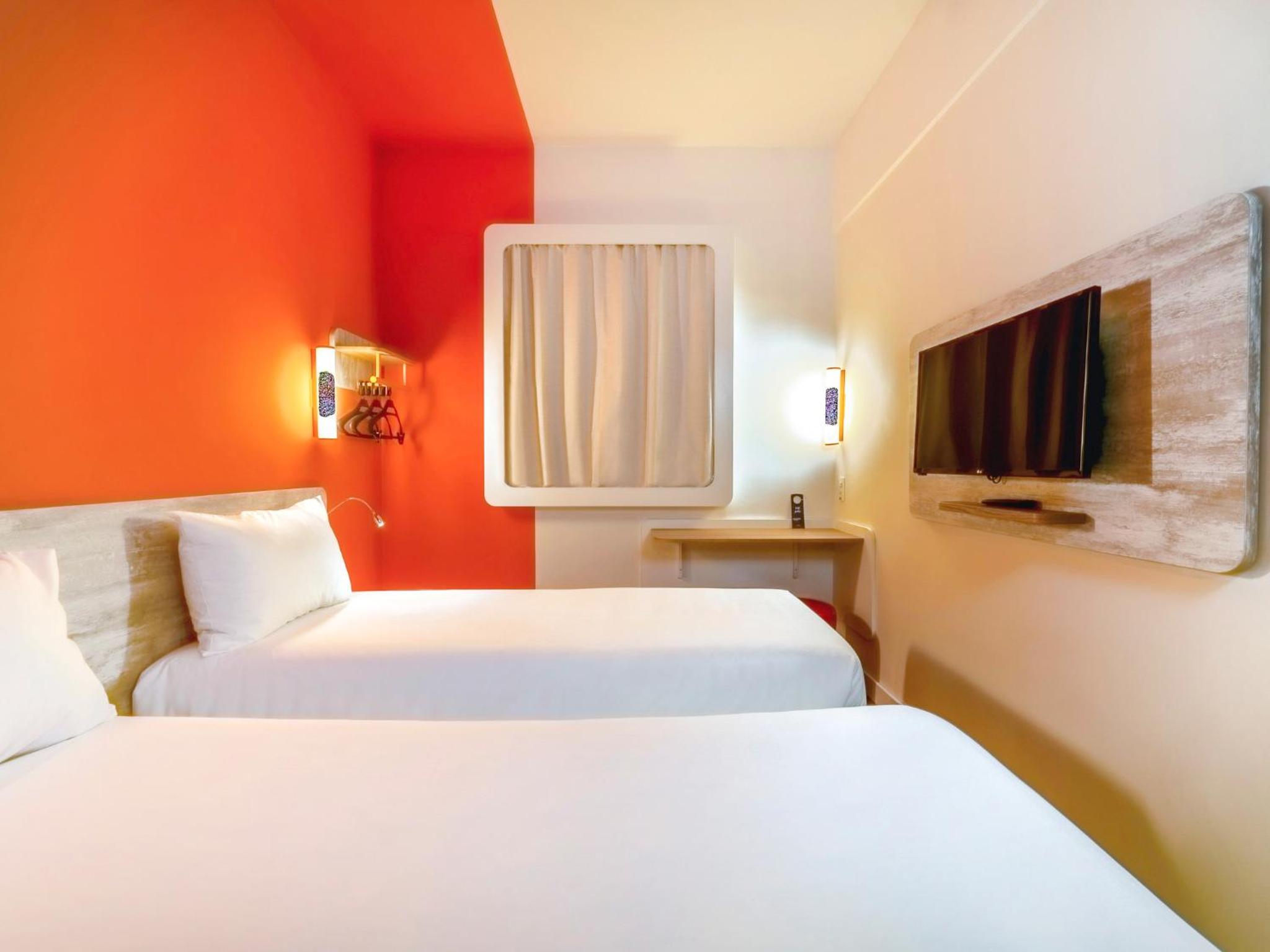 Standard Twin Room - Photo 8