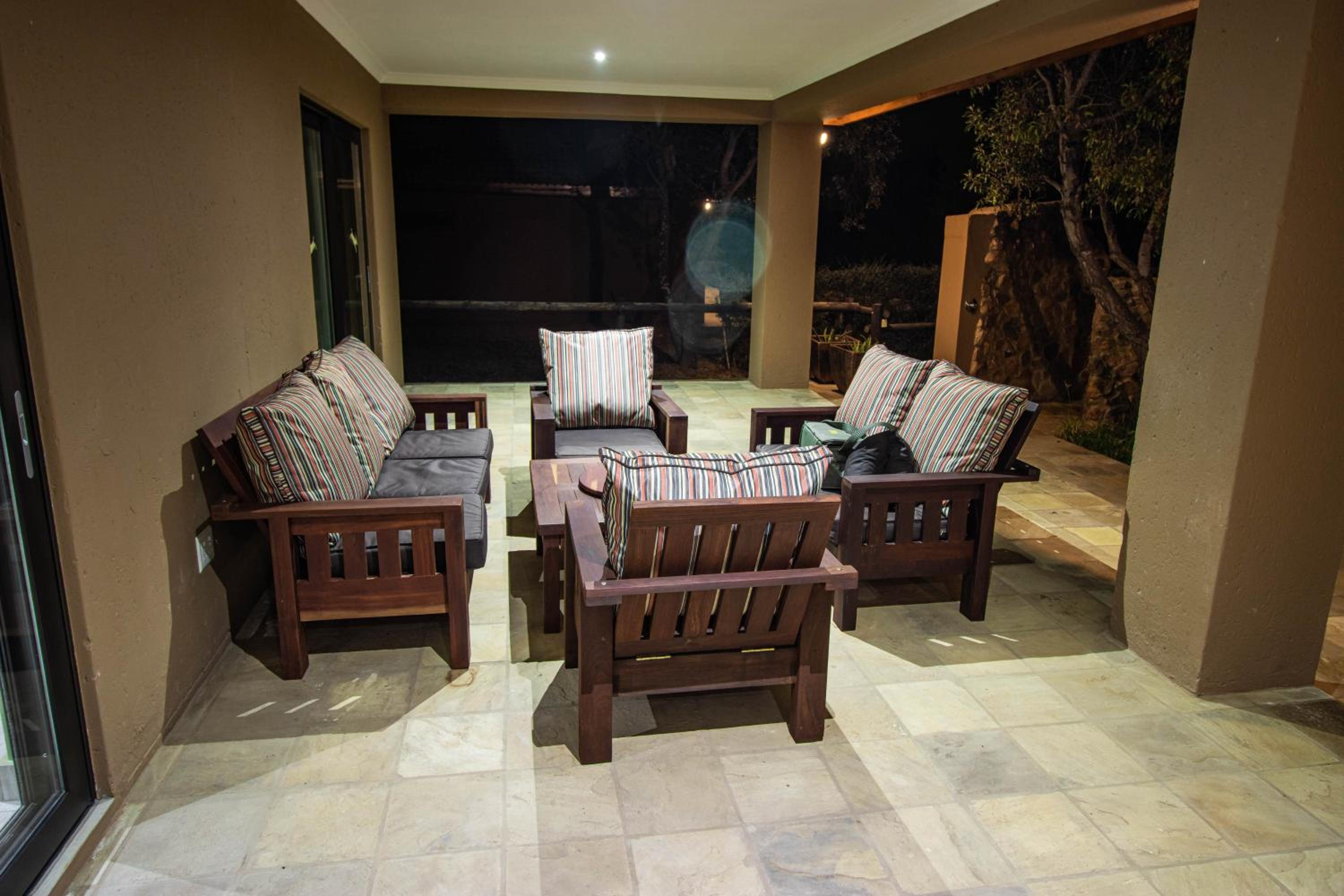 Suite - Photo 17