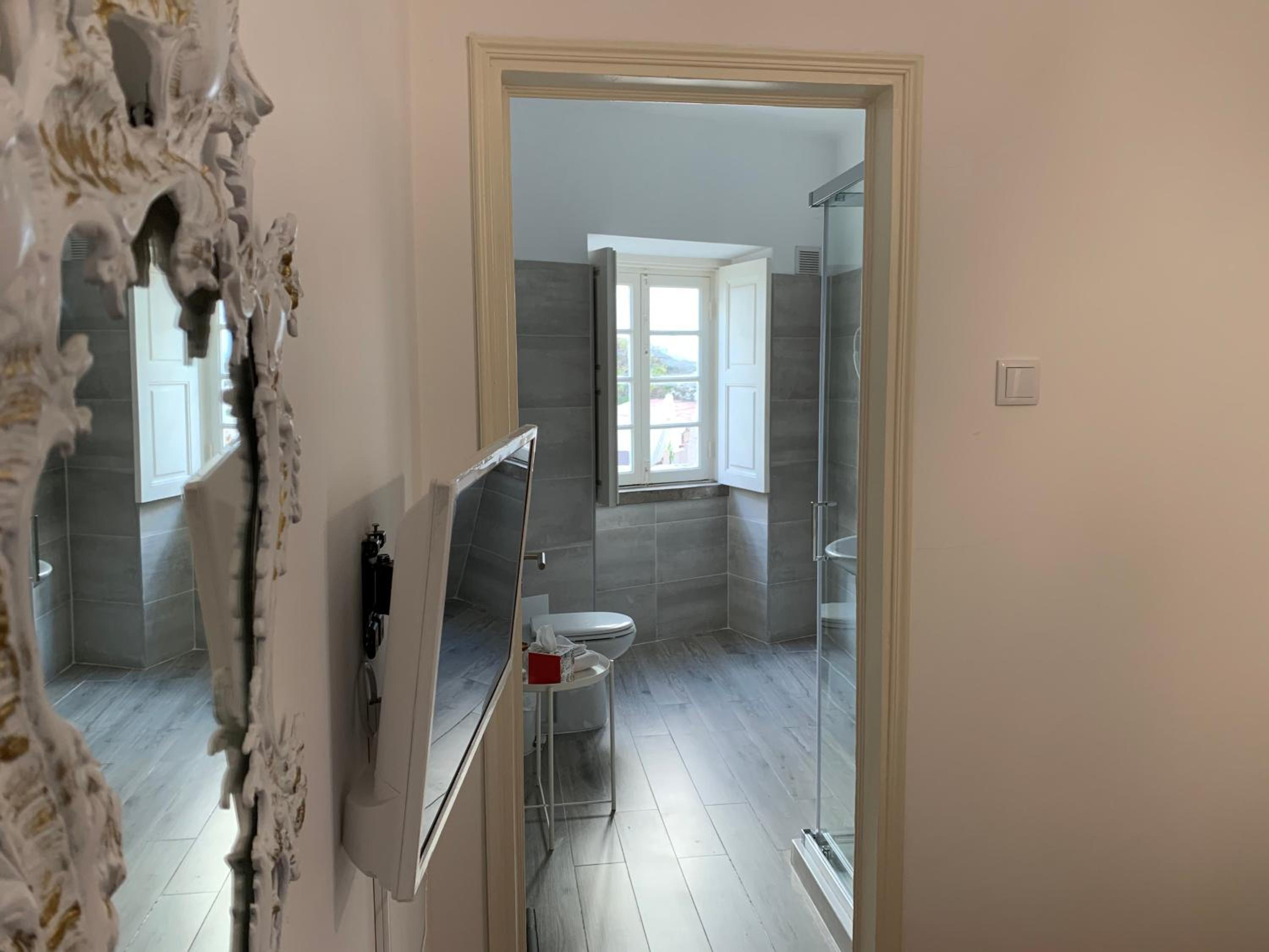 Double Room with River View and Private Bathroom - Photo 14