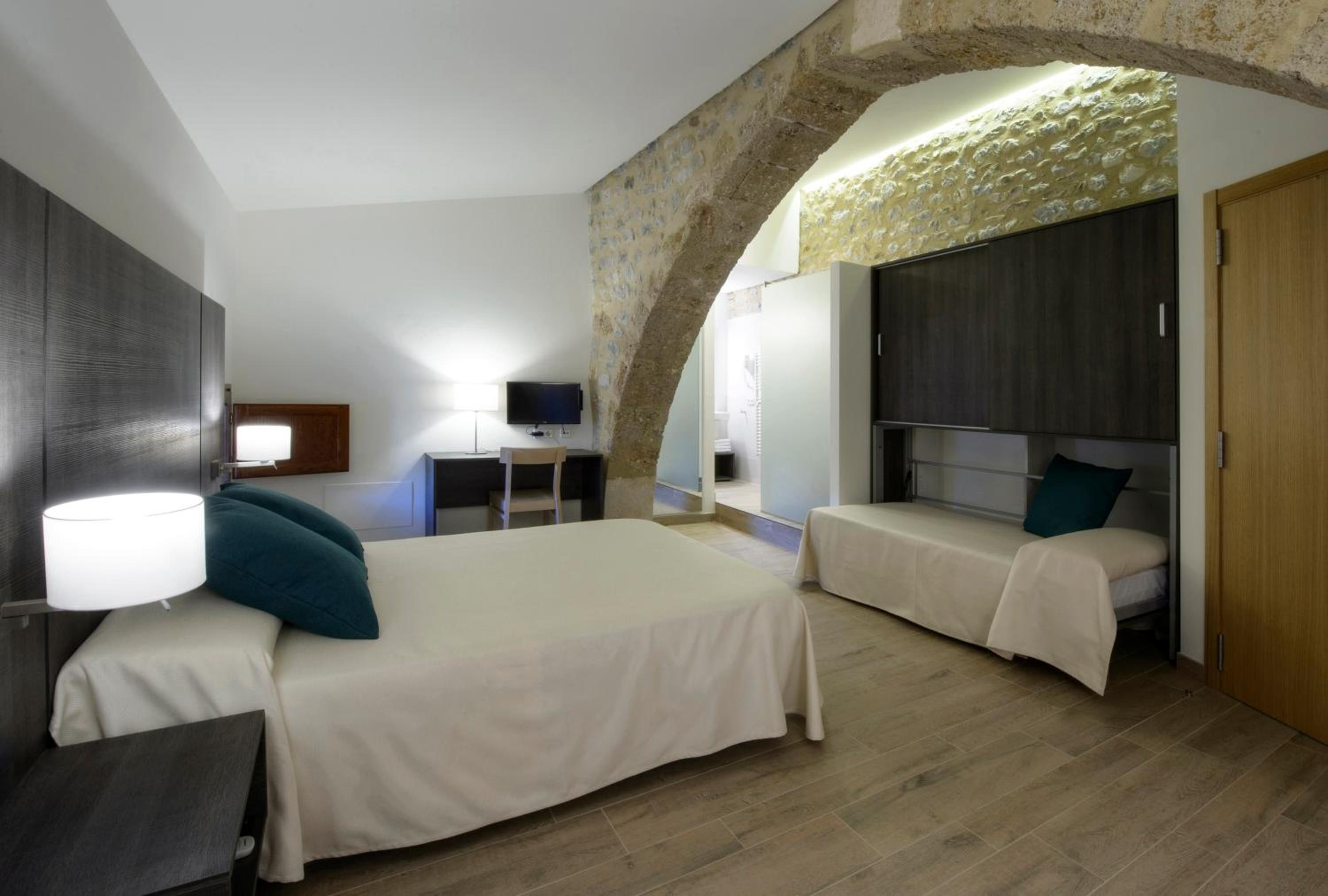 Habitación Triple con Terraza - En La Masía
