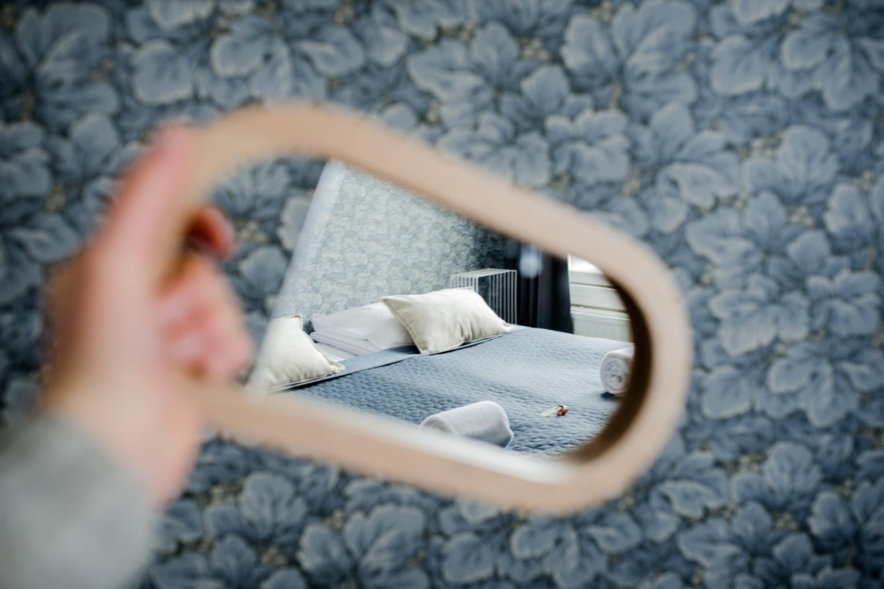 Double or Twin Room with Lake View - Photo 1