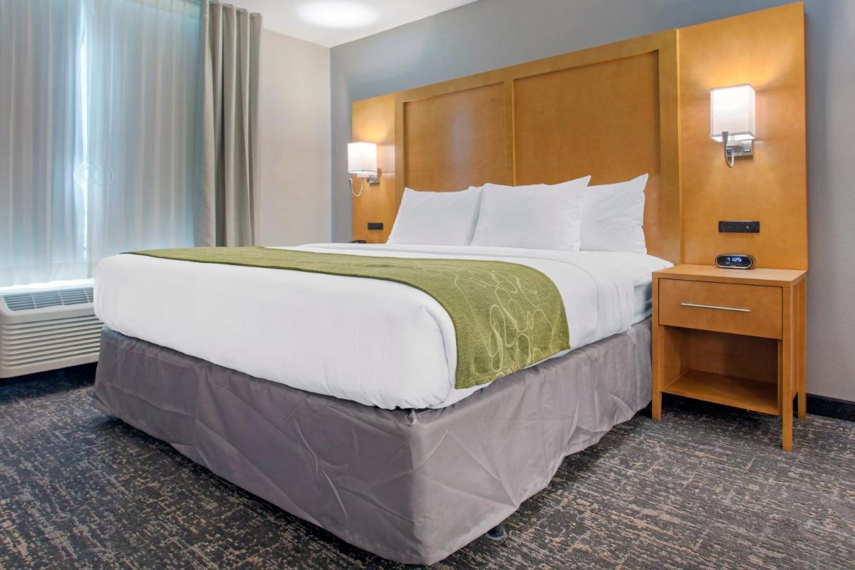 King Suite - Accessible/Non-Smoking photo 3